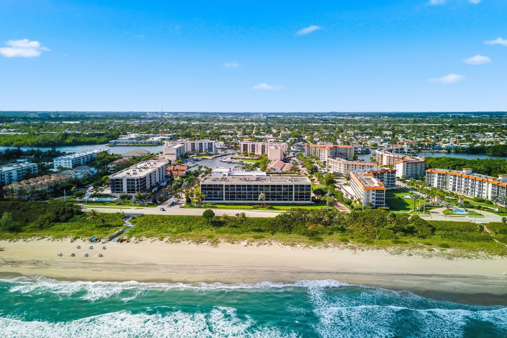 Foto de propiedad en 2727 N Ocean Boulevard Unit 301, Boca Raton, FL 33431 Boca Raton con MLS# 