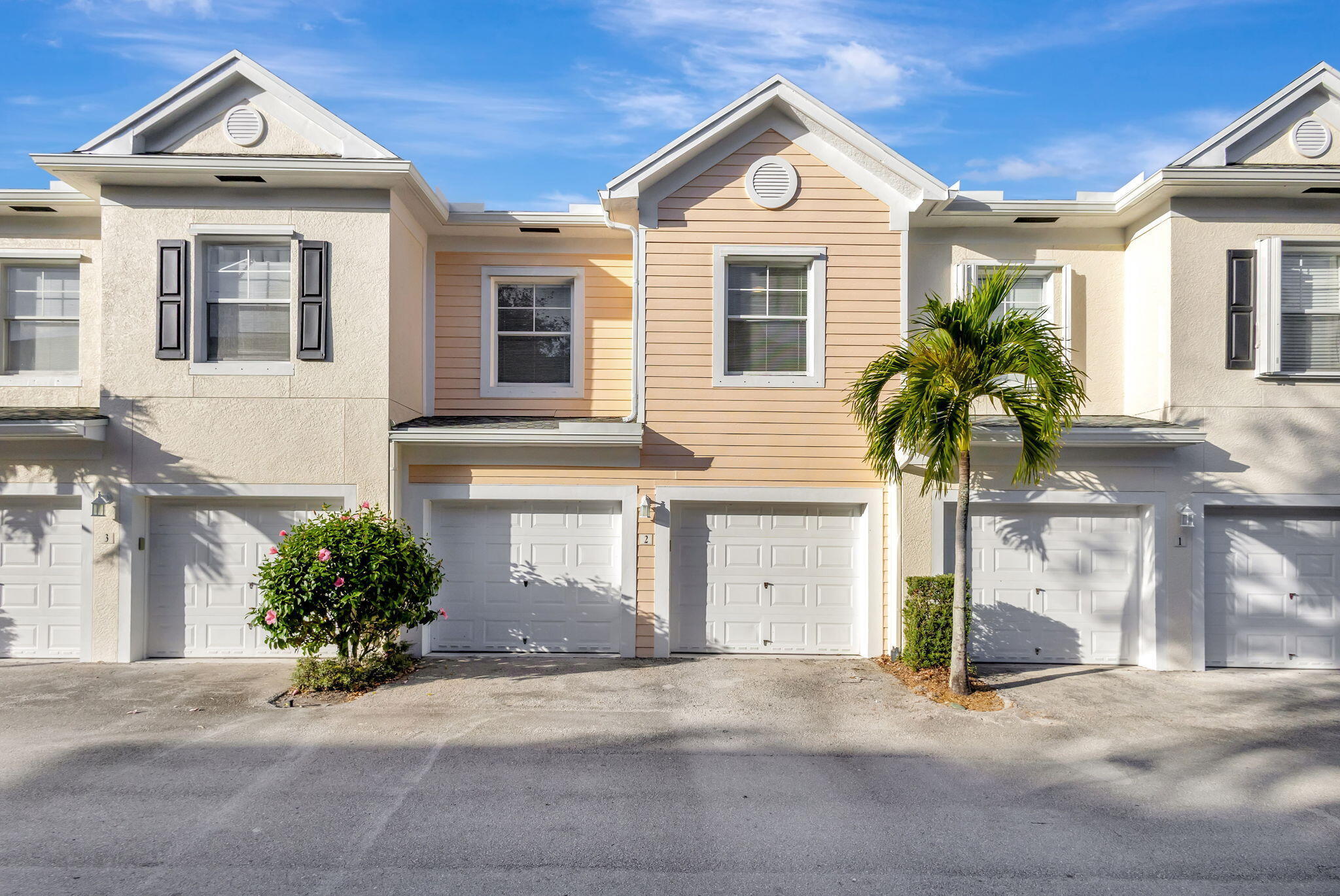 Foto de propiedad en 826 Dakota Drive 102, Jupiter, FL 33458 Jupiter con MLS# 