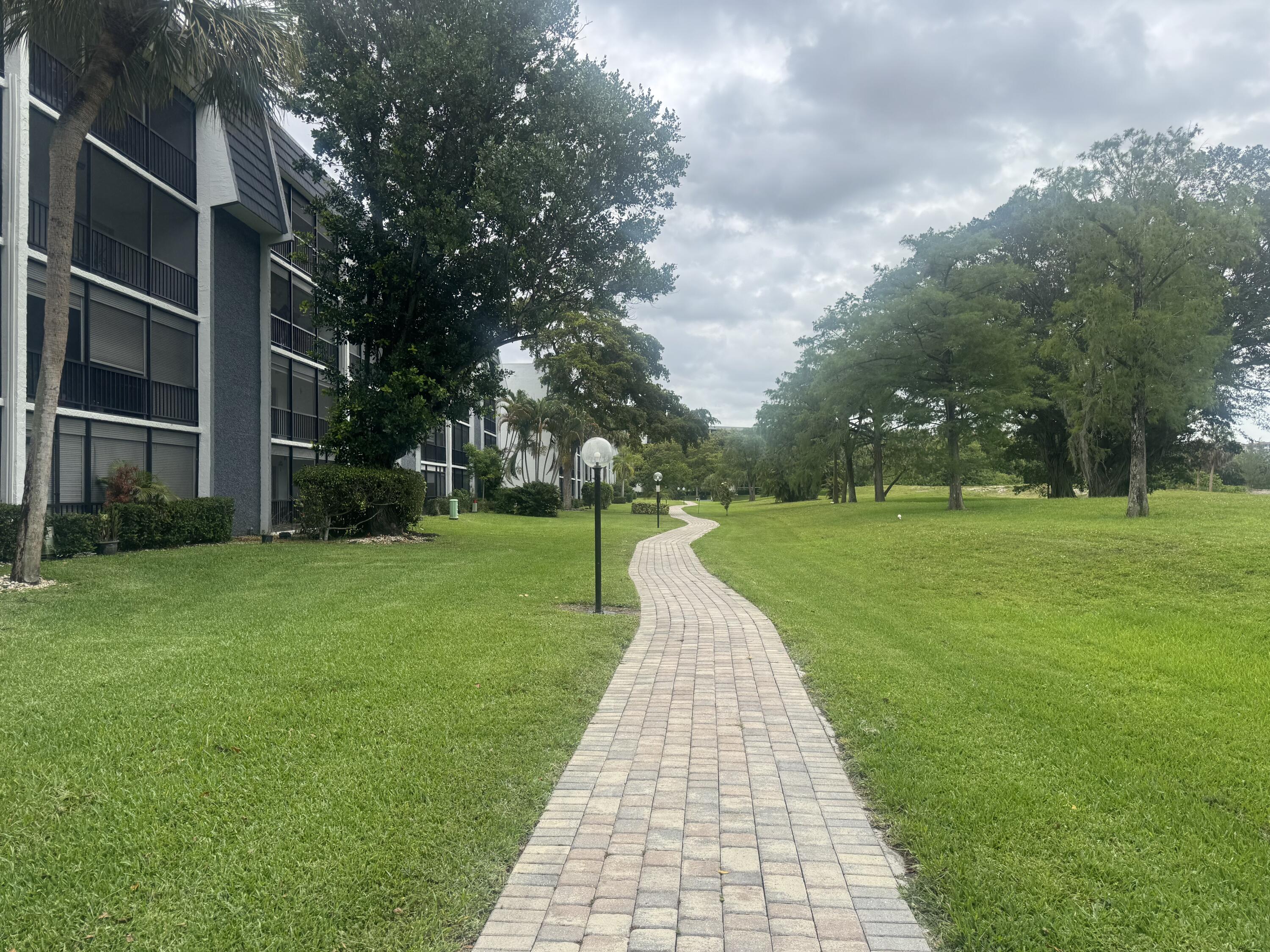 Foto de propiedad en 6080 NW 44th Street 109, Lauderhill, FL 33319 Lauderhill con MLS# 