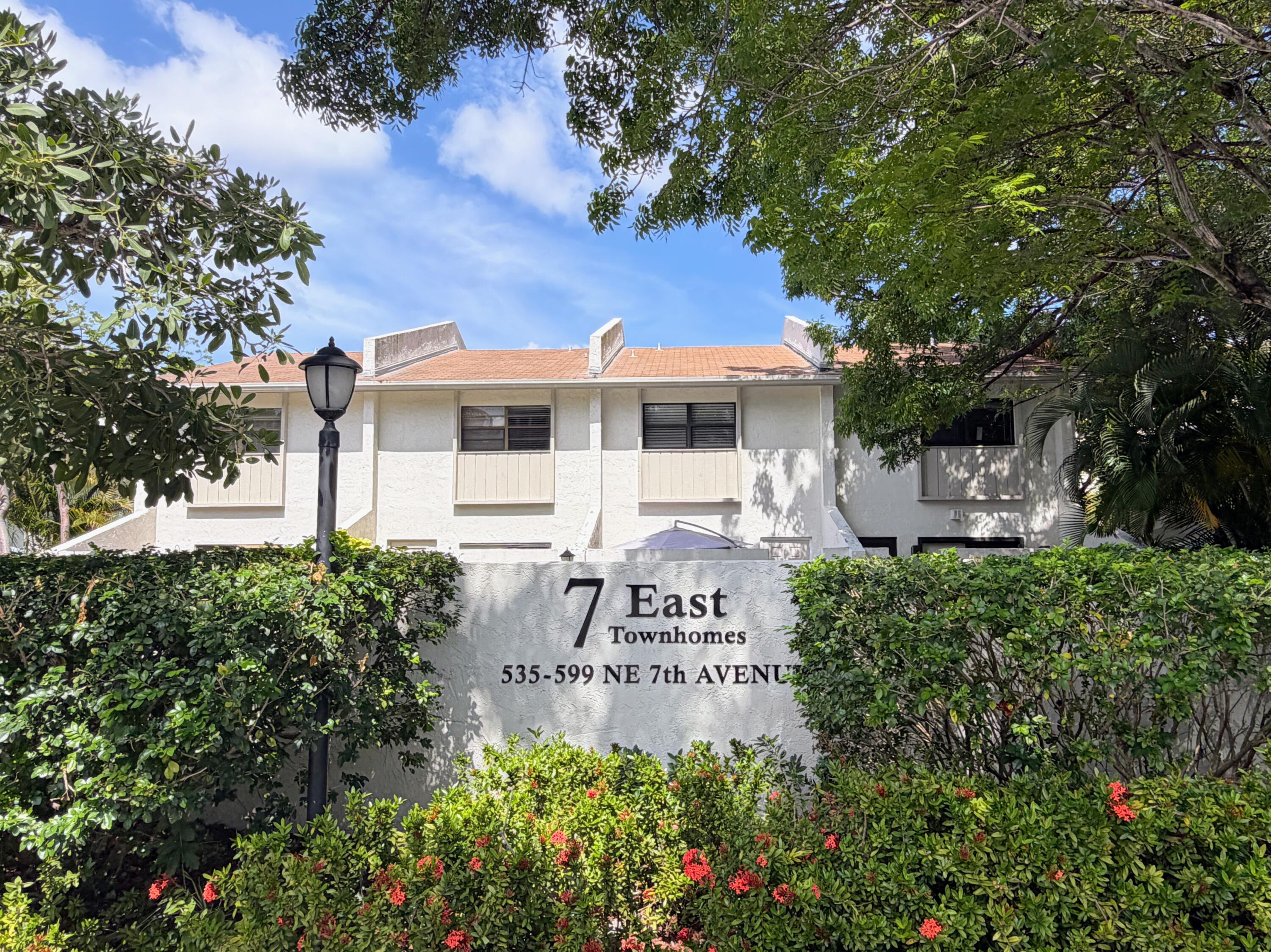 Foto de propiedad en 575 NE 7th Avenue 4b, Fort Lauderdale, FL 33301 Fort Lauderdale con MLS# 