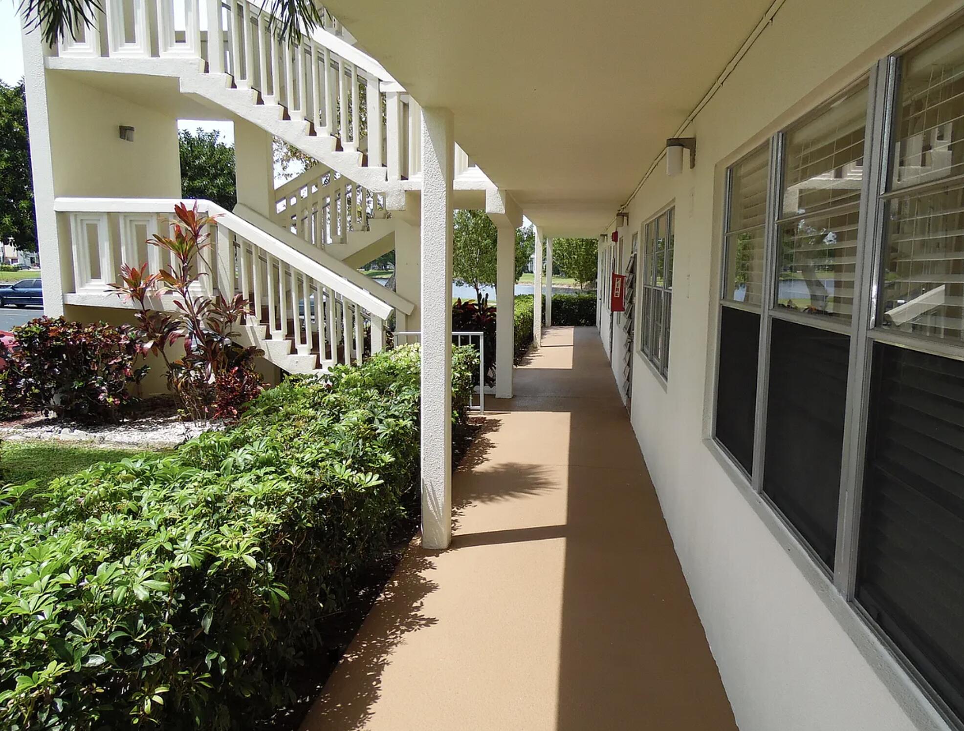 Foto de propiedad en 1037 Cambridge B, Deerfield Beach, FL 33442 Deerfield Beach con MLS# 