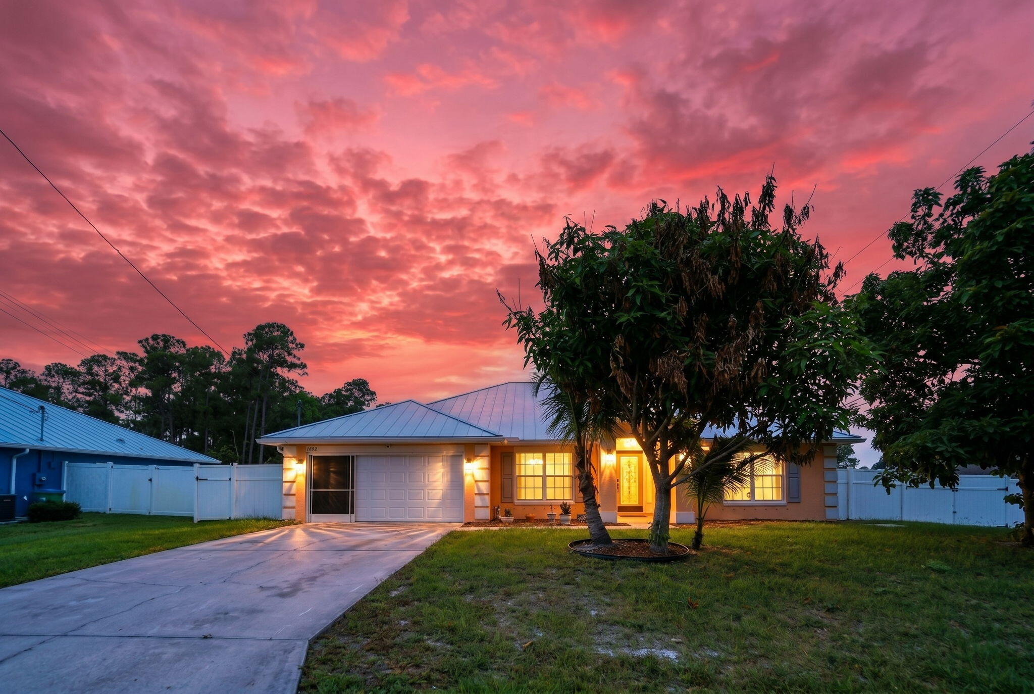 Foto de propiedad en 1692 SW Lofgren Avenue, Port St. Lucie, FL 34953 Port St. Lucie con MLS# 