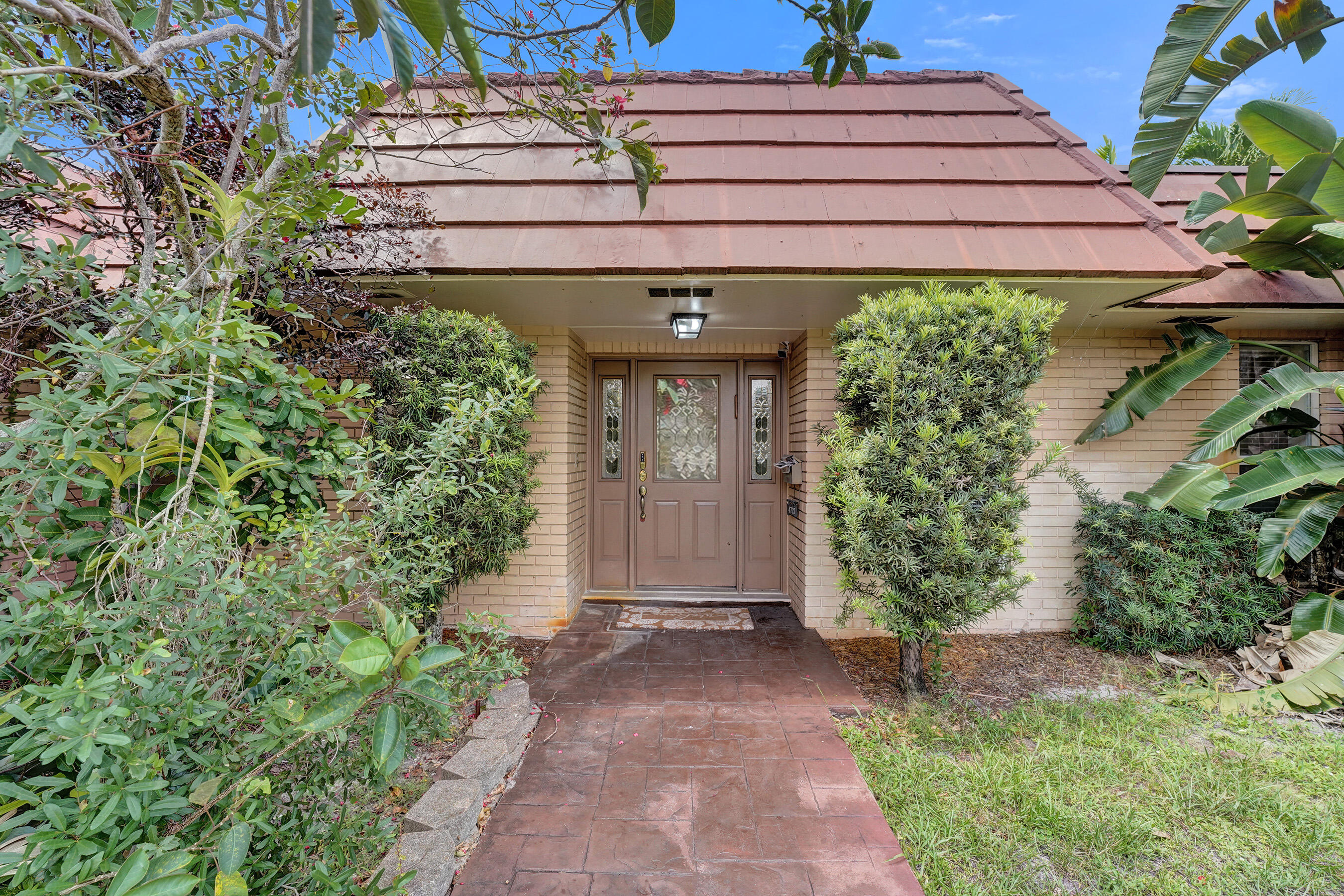 Foto de propiedad en 4721 Sarazen Drive, Hollywood, FL 33021 Hollywood con MLS# 