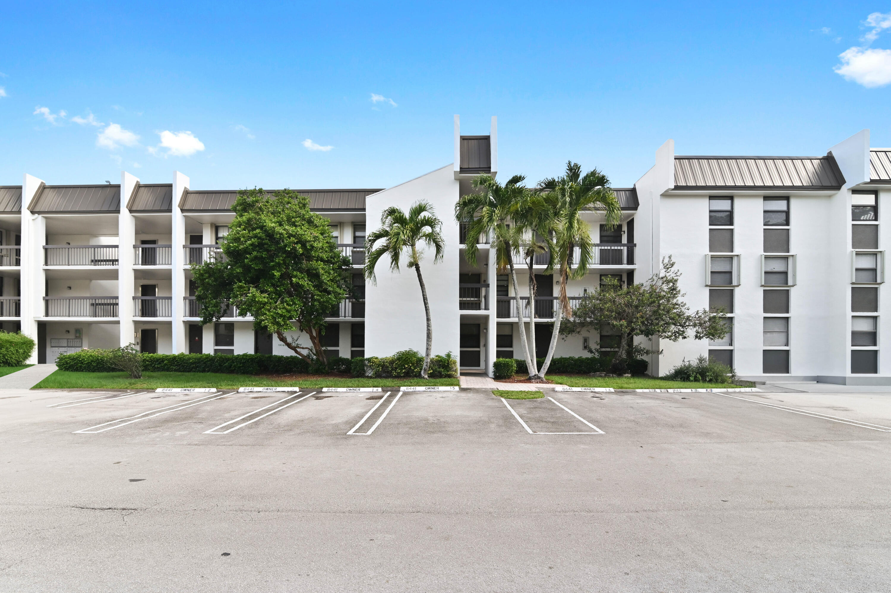 Foto de propiedad en 8441 Forest Hills Drive 306, Coral Springs, FL 33065 Coral Springs con MLS# 