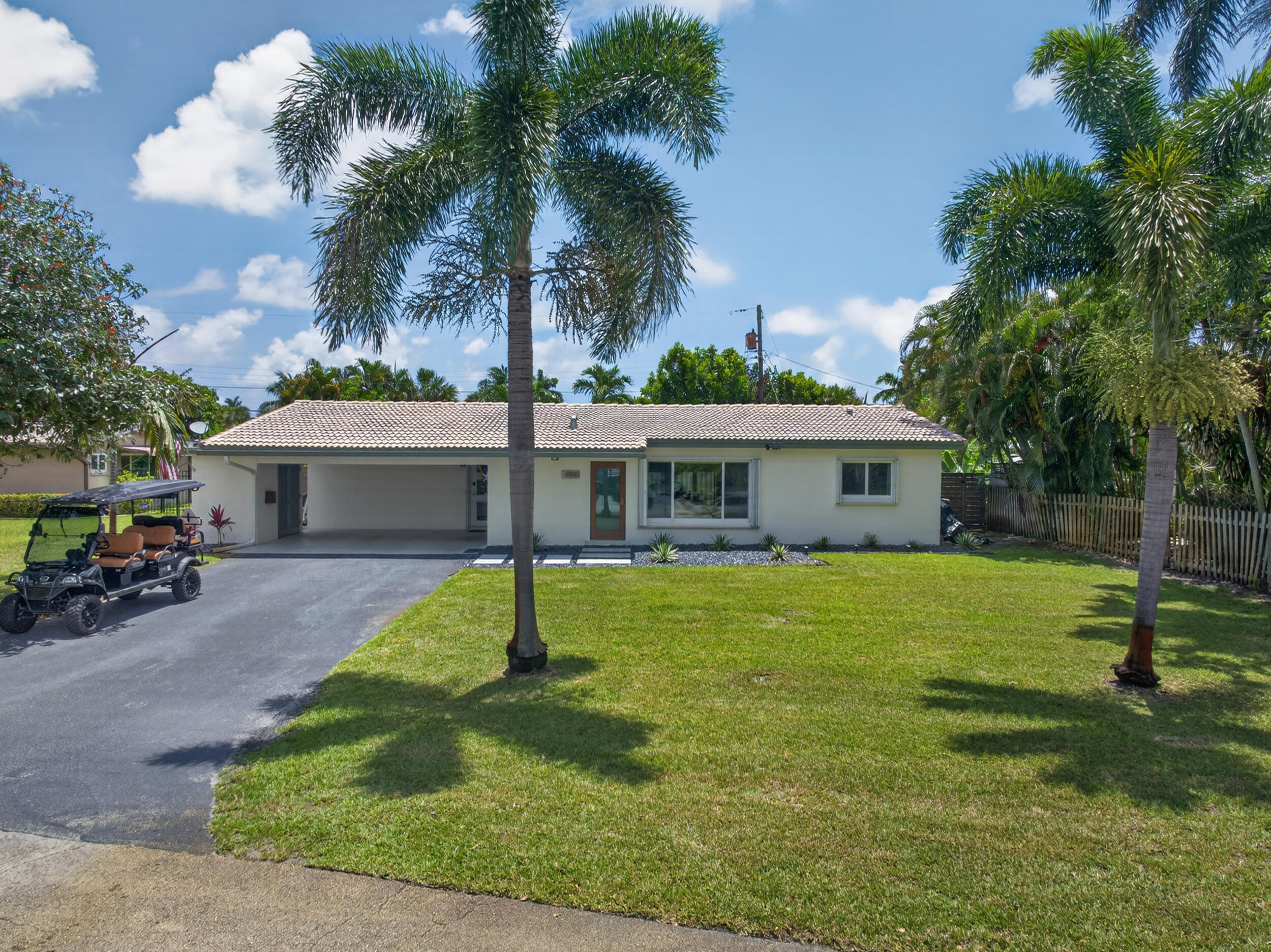 Foto de propiedad en 4800 NE 15th Terrace, Oakland Park, FL 33334 Oakland Park con MLS# 