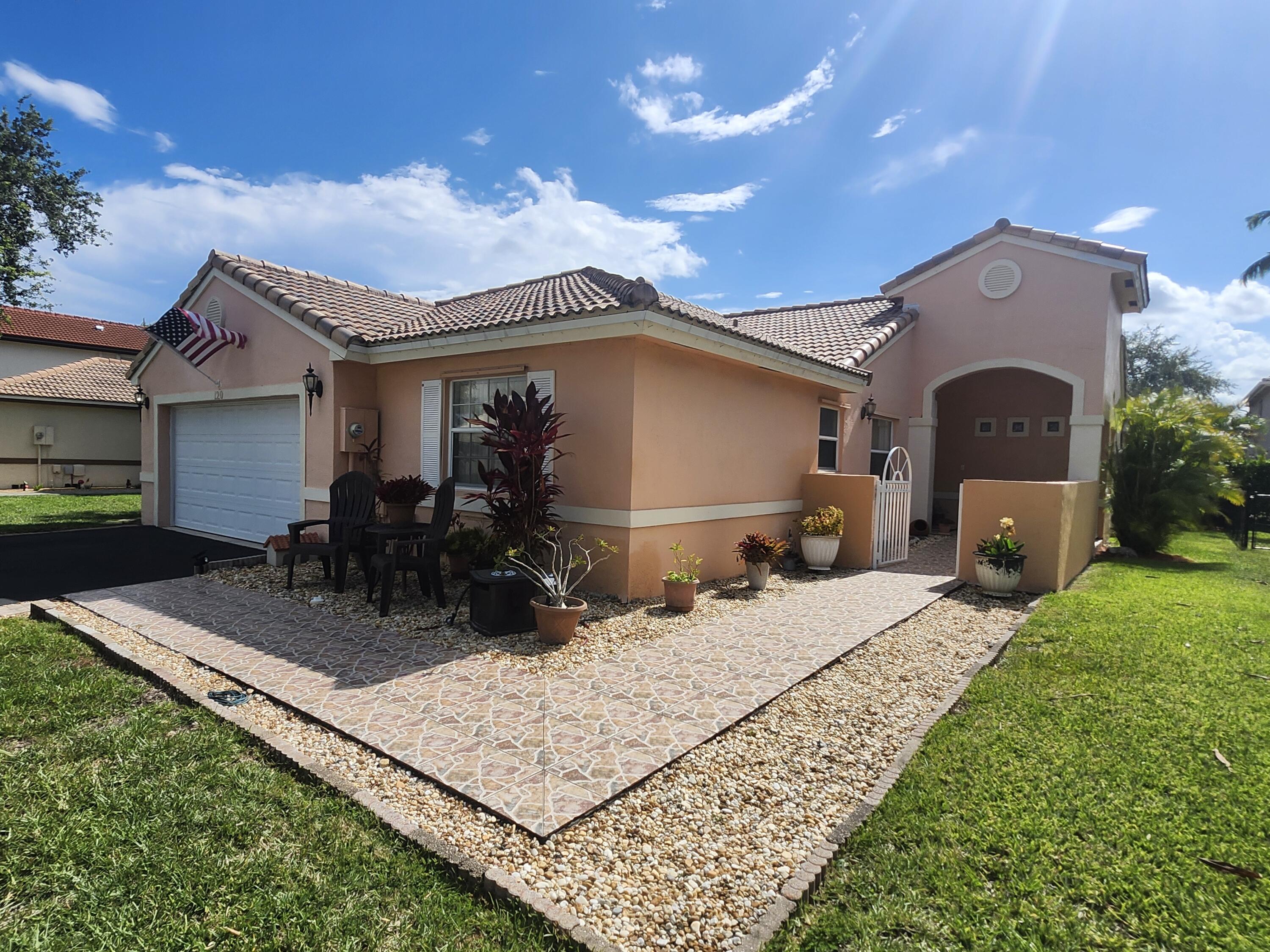 Foto de propiedad en 120 NW 189th Avenue, Pembroke Pines, FL 33029 Pembroke Pines con MLS# 