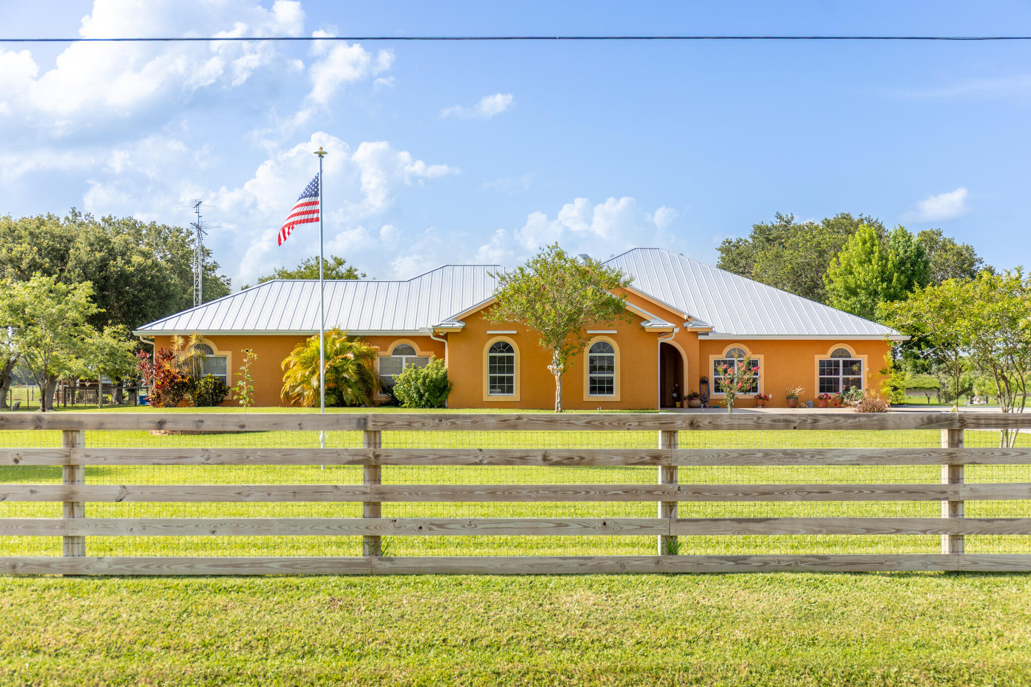 Foto de propiedad en 7611 SW 21st Parkway, Okeechobee, FL 34974 Okeechobee con MLS# 