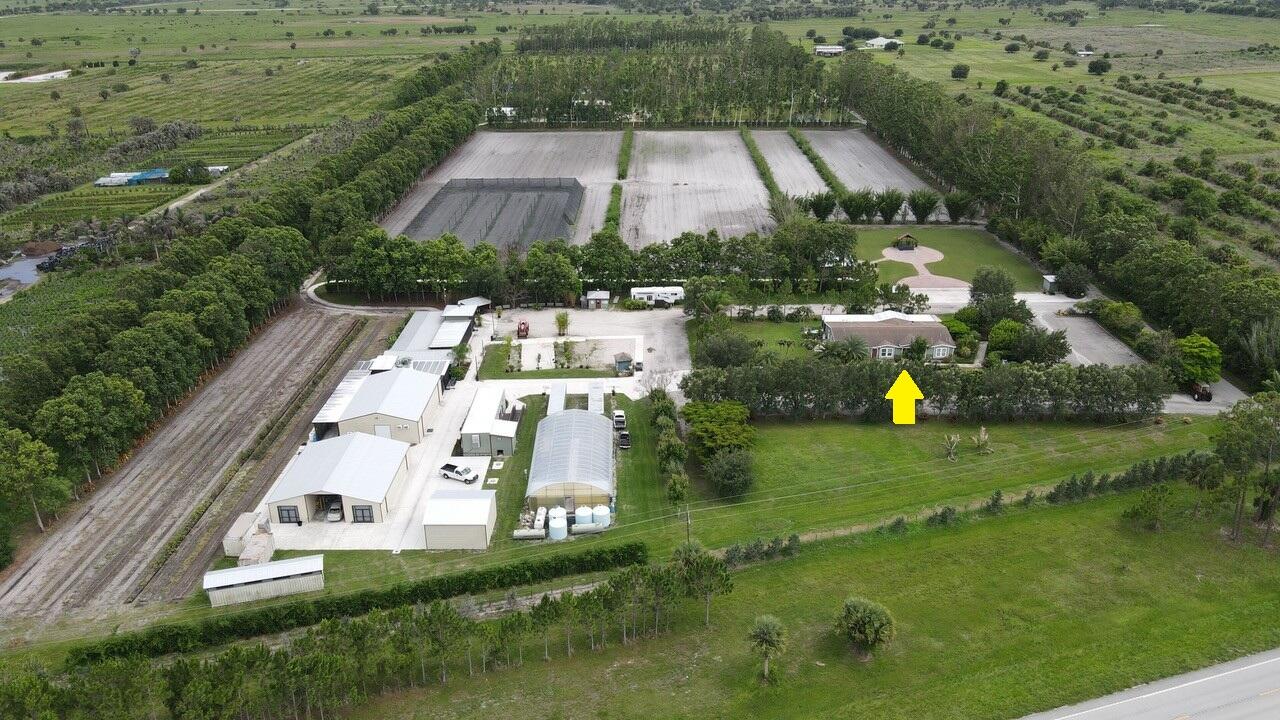 Foto de propiedad en 8006 SW Kanner Highway, Indiantown, FL 34956 Indiantown con MLS# 