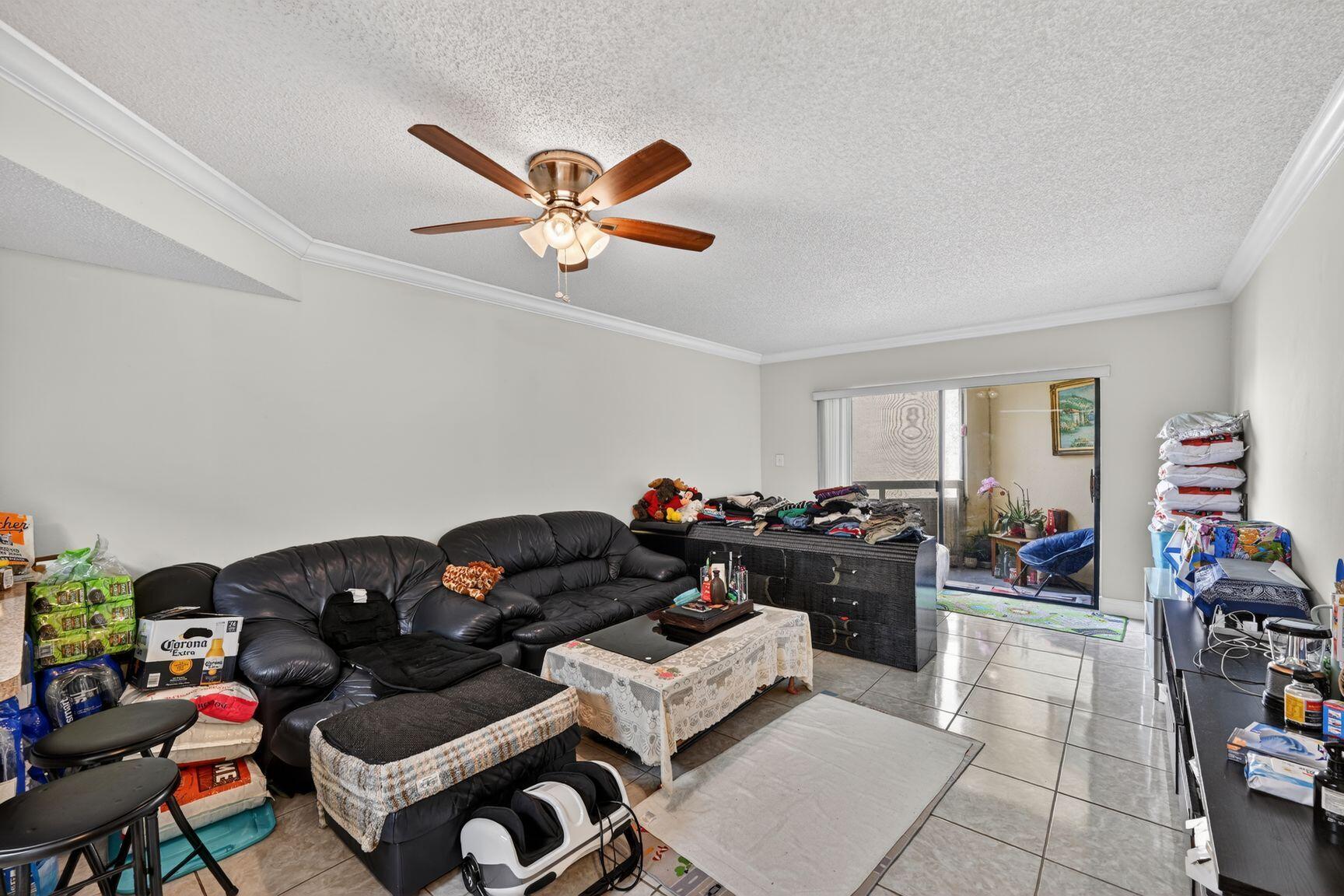 Foto de propiedad en 8290 Lake Drive 305, Doral, FL 33166 Doral con MLS# 