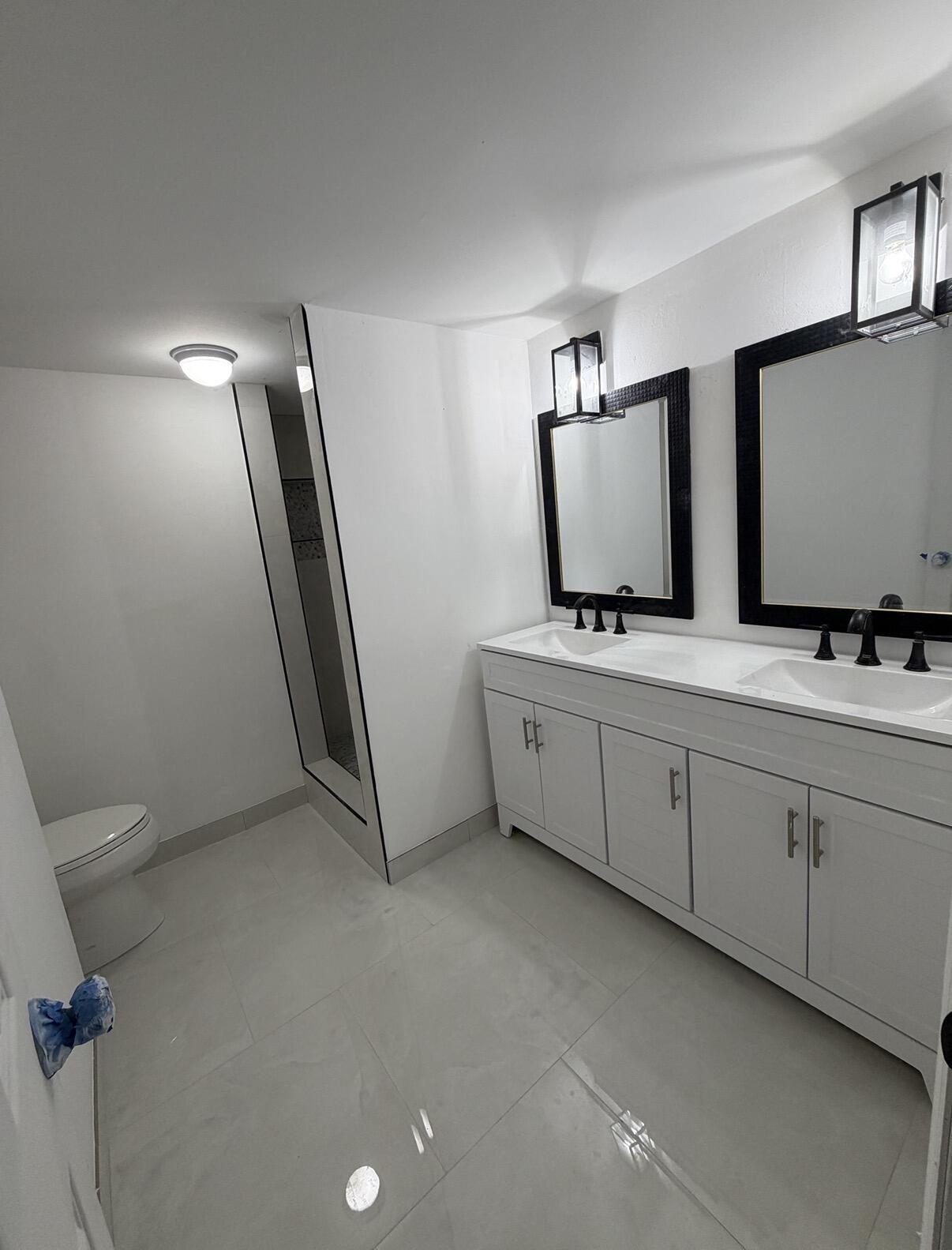 Foto de propiedad en 1330 SW 50th Avenue, North Lauderdale, FL 33068 North Lauderdale con MLS# 