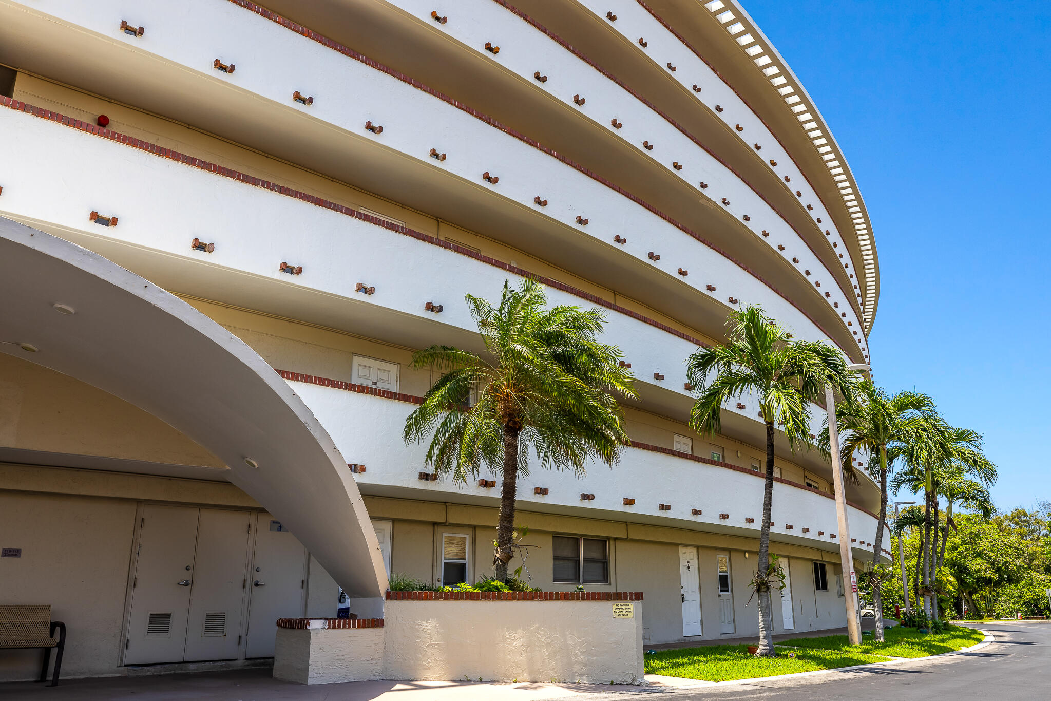Foto de propiedad en 1319 E Hillsboro Boulevard 208, Deerfield Beach, FL 33441 Deerfield Beach con MLS# 