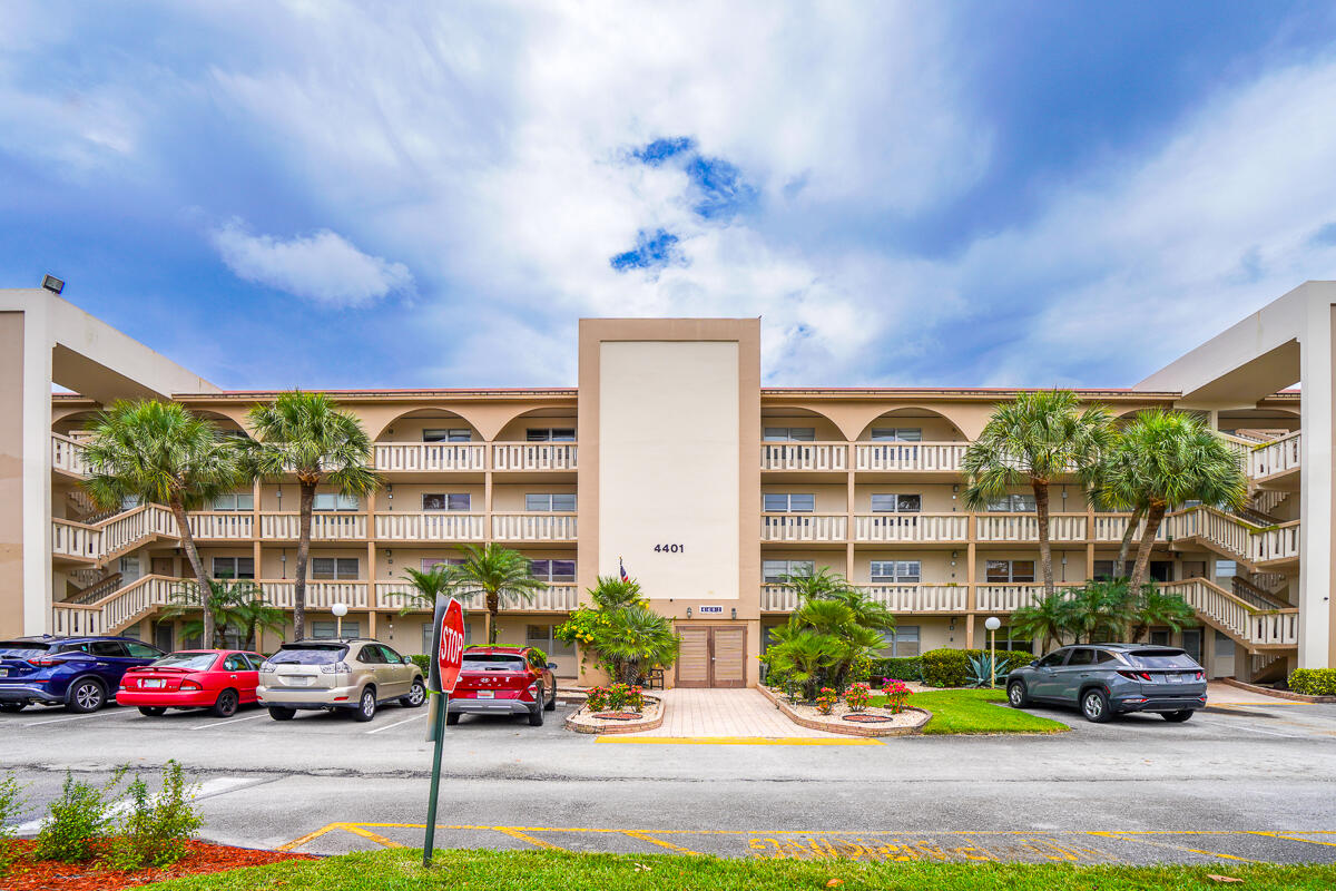 Foto de propiedad en 4401 Martinique Court D2, Coconut Creek, FL 33066 Coconut Creek con MLS# 