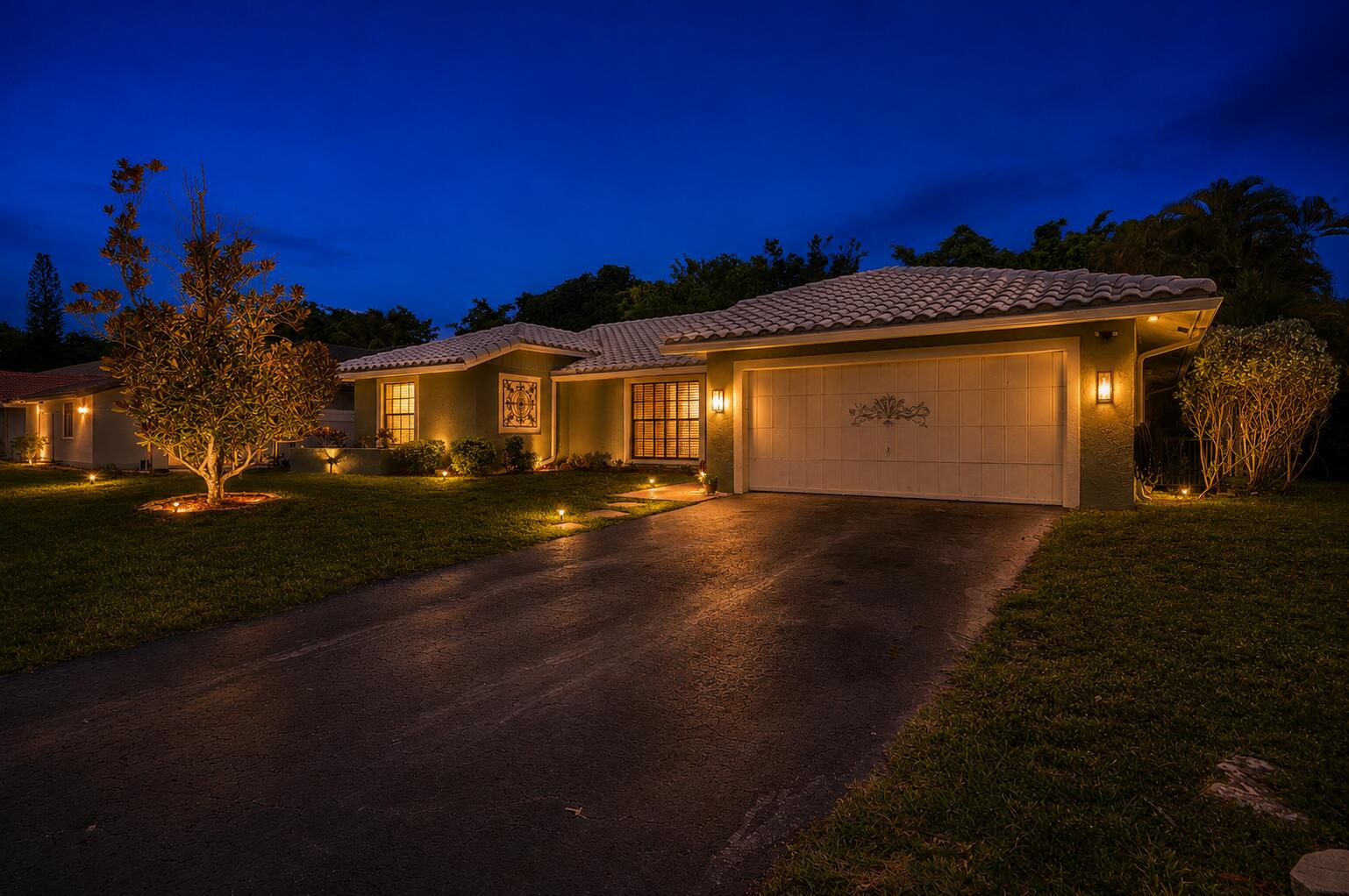 Foto de propiedad en 2145 NW 85th Lane, Coral Springs, FL 33071 Coral Springs con MLS# 
