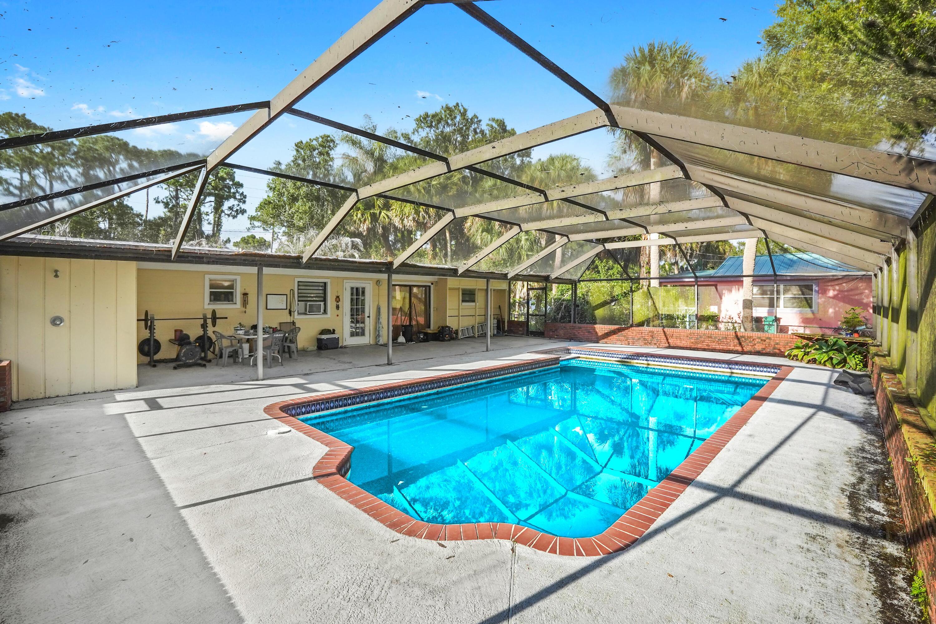 Foto de propiedad en 203 E Easy Street, Fort Pierce, FL 34982 Fort Pierce con MLS# 