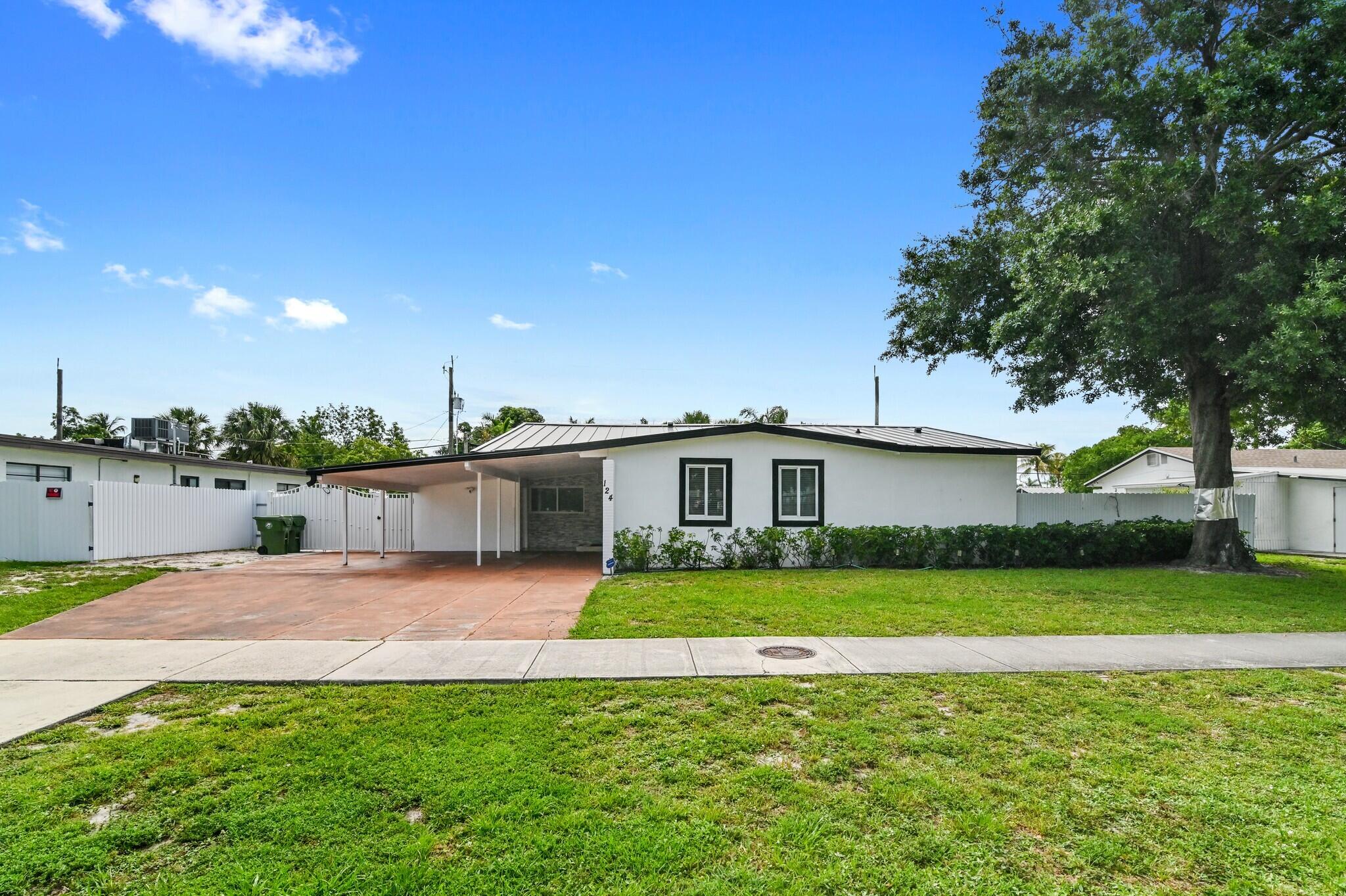 Foto de propiedad en 124 Davis Road, Palm Springs, FL 33461 Palm Springs con MLS# 