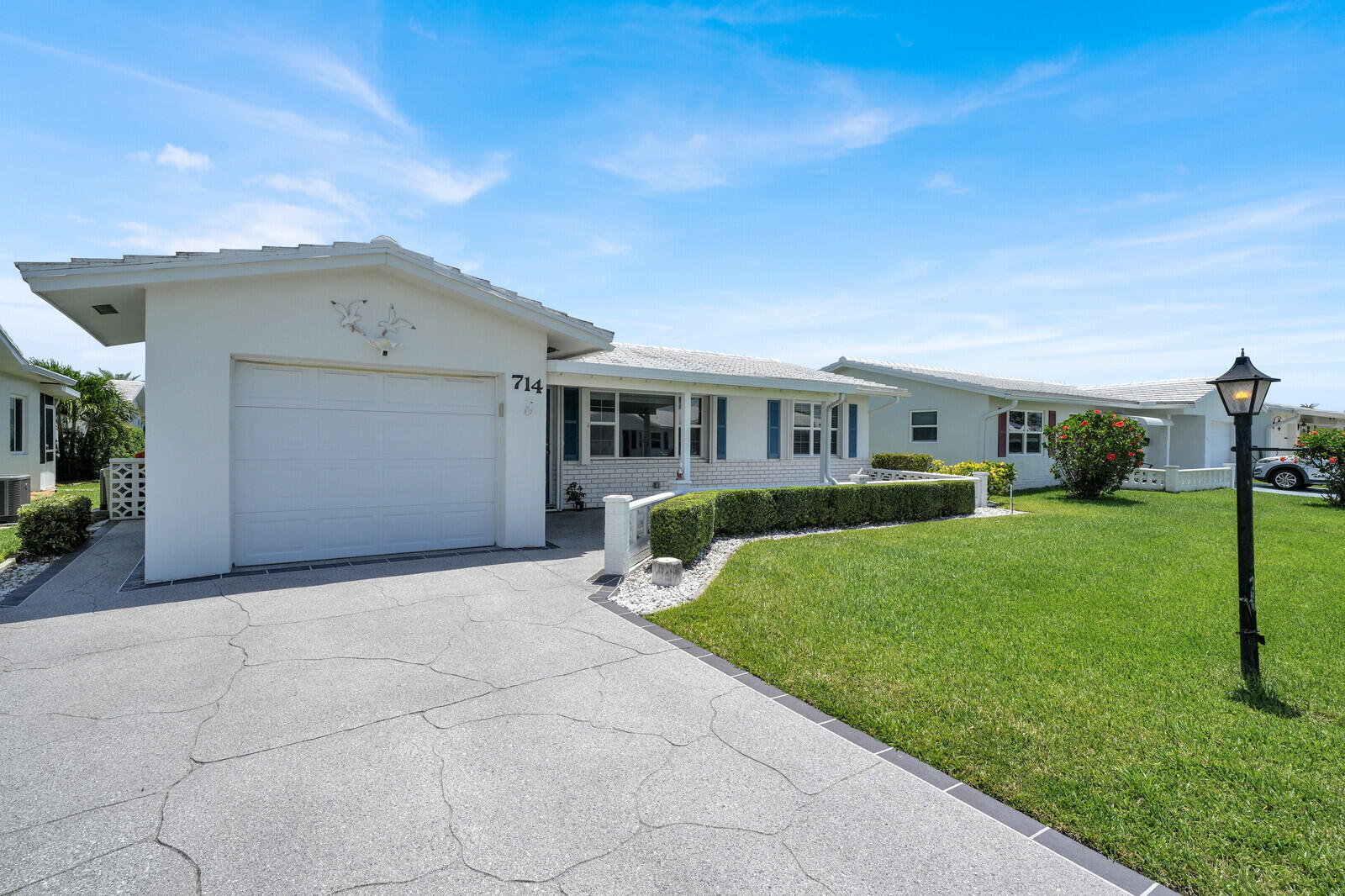 Foto de propiedad en 714 SW 16th Street, Boynton Beach, FL 33426 Boynton Beach con MLS# 
