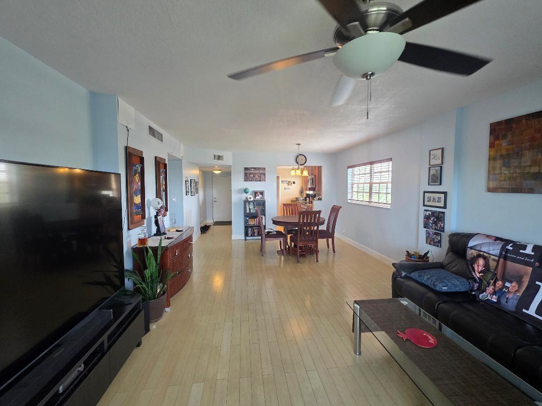 Foto de propiedad en 9101 W Sample Road W 501, Coral Springs, FL 33065 Coral Springs con MLS# 