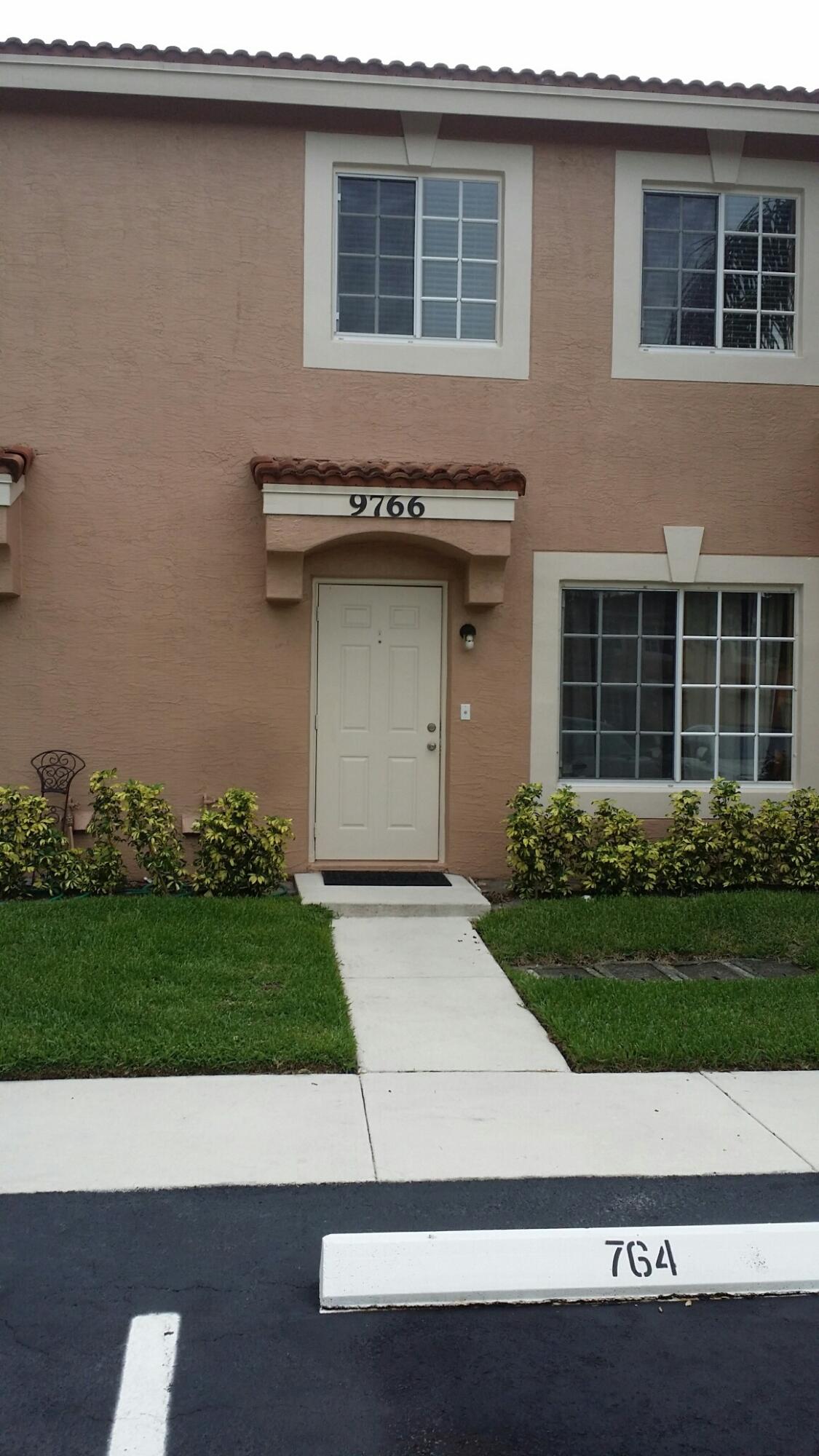 Foto de propiedad en 9766 Kamena Circle, Boynton Beach, FL 33436 Boynton Beach con MLS# 