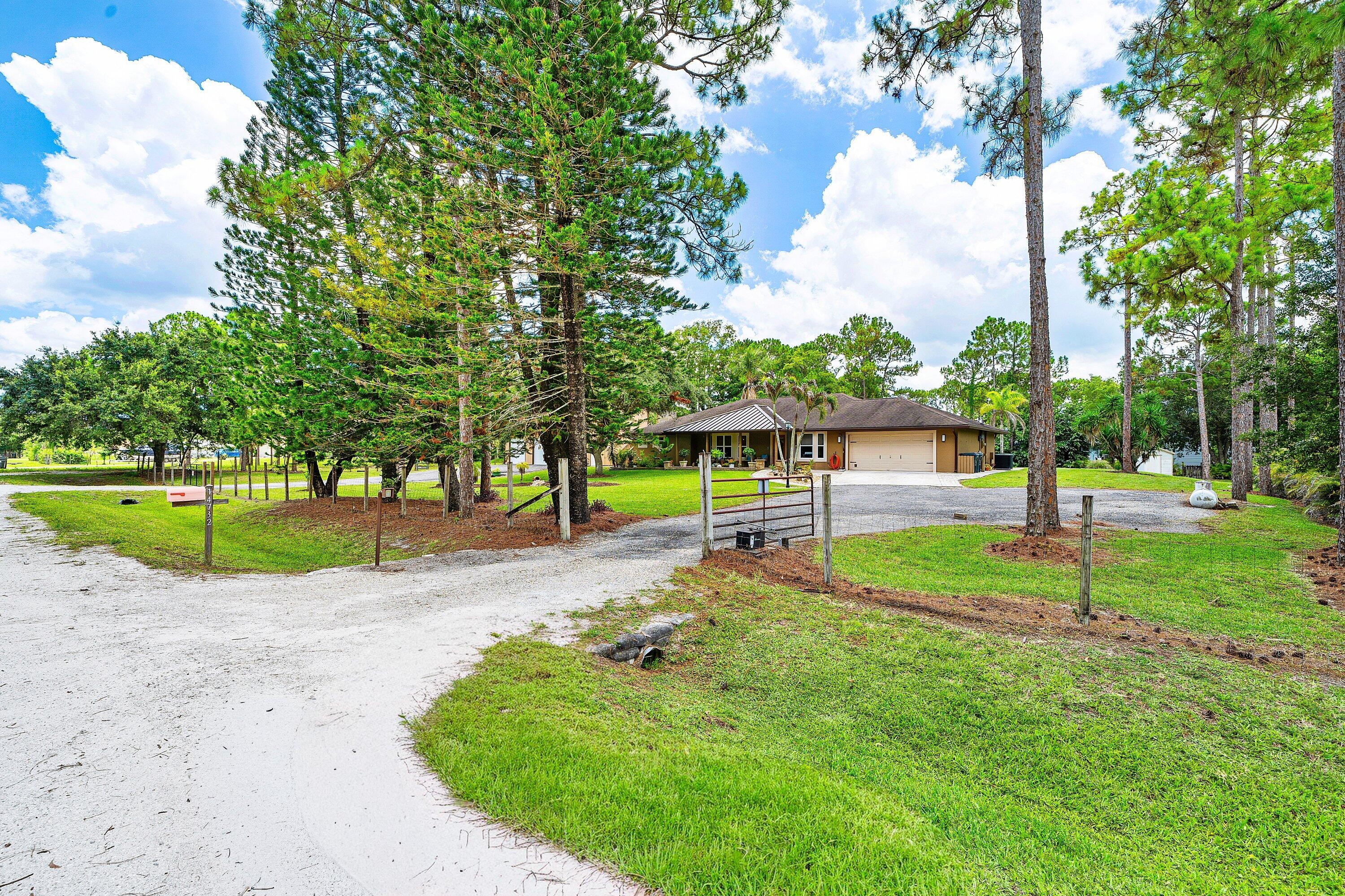 Foto de propiedad en 14732 63rd Court N, Loxahatchee, FL 33470 Loxahatchee con MLS# 