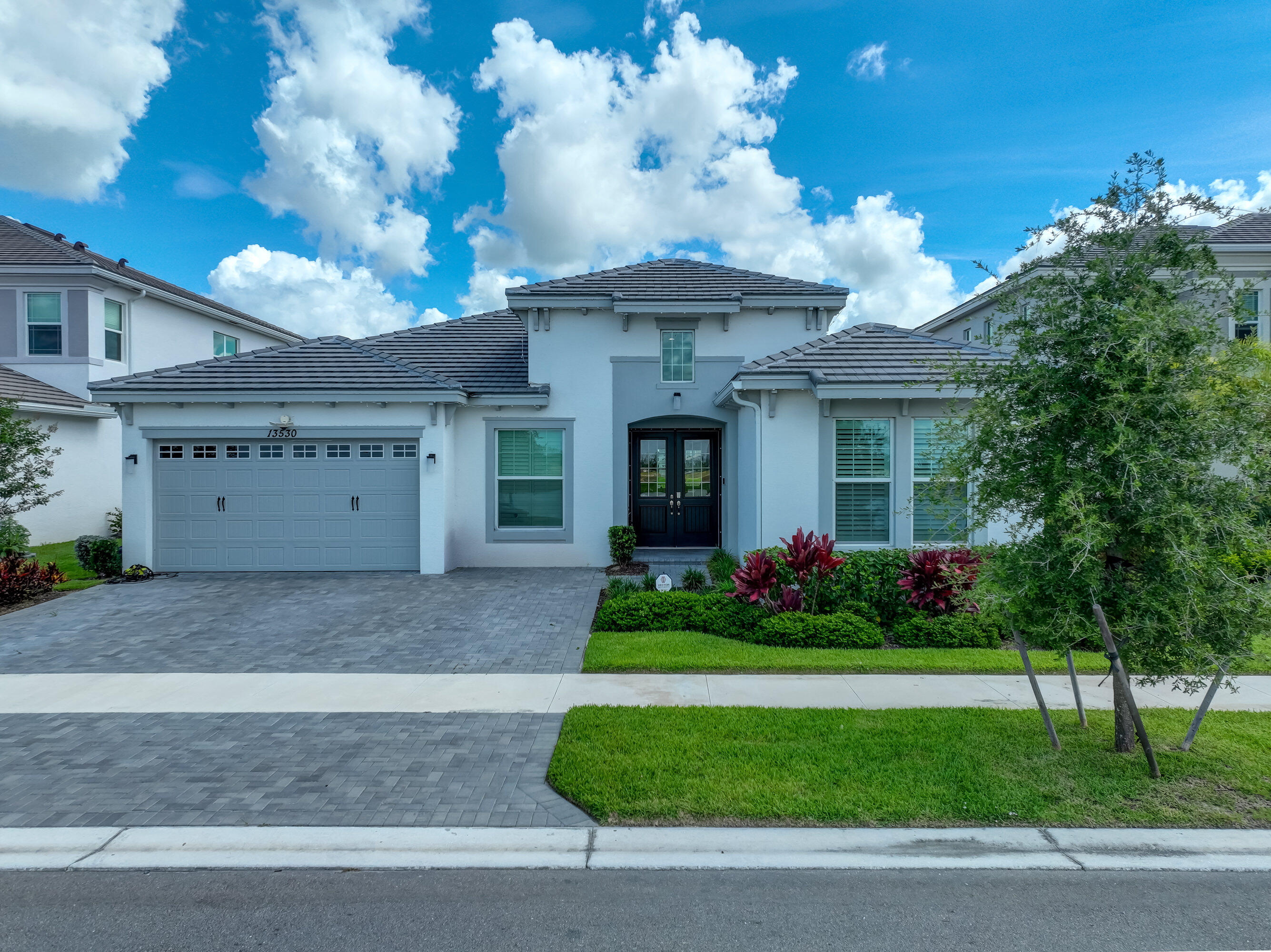 Foto de propiedad en 13530 Spruce Pine Drive, Westlake, FL 33470 Westlake con MLS# 
