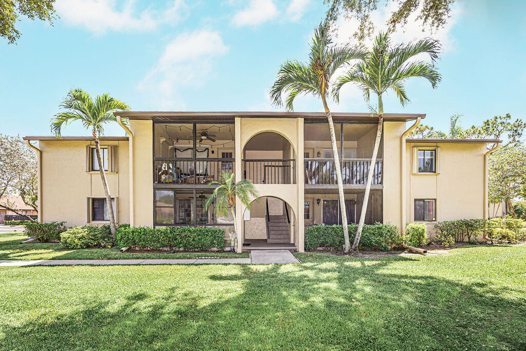 Foto de propiedad en 539 Shady Pine Way B2, Greenacres, FL 33415 Greenacres con MLS# 