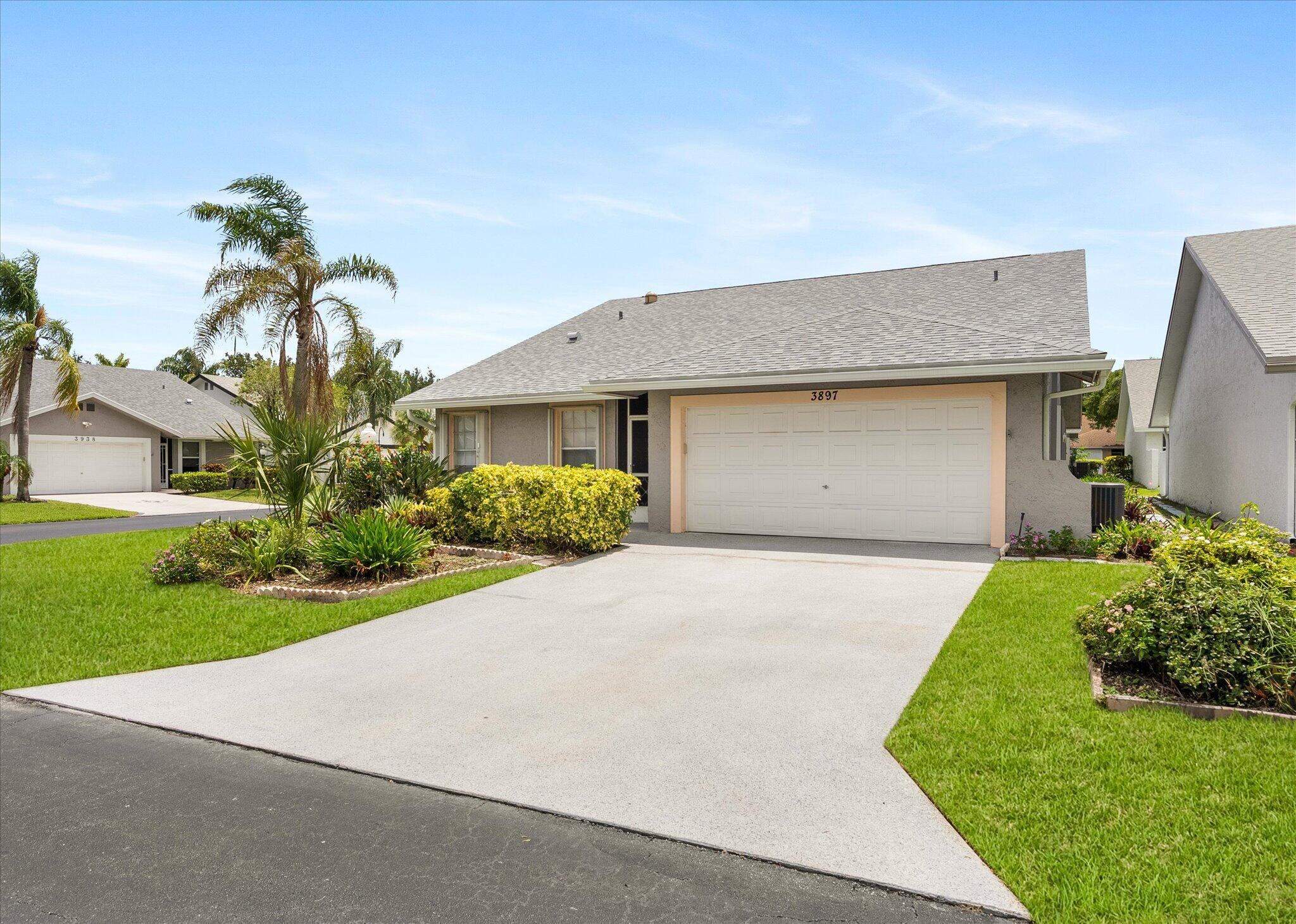 Foto de propiedad en 3897 Dafilee Circle, West Palm Beach, FL 33417 West Palm Beach con MLS# 