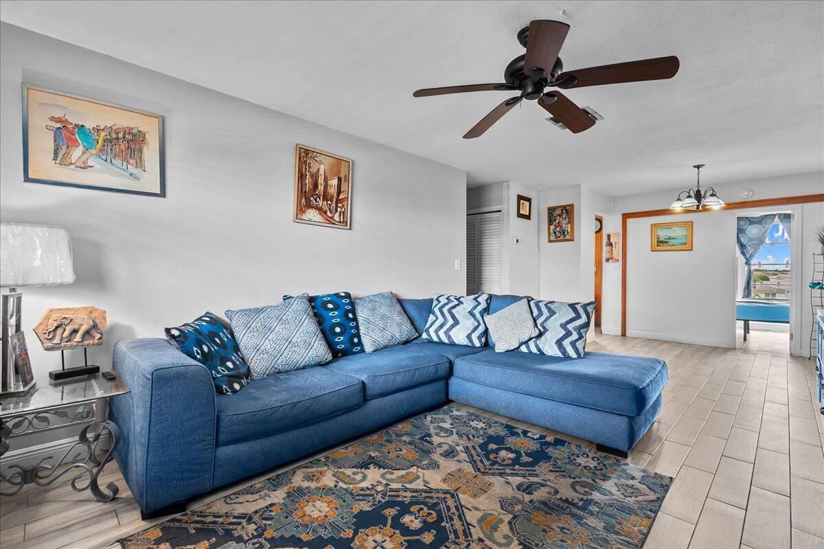 Foto de propiedad en 941 Crystal Lake Drive 402, Deerfield Beach, FL 33064 Deerfield Beach con MLS# 