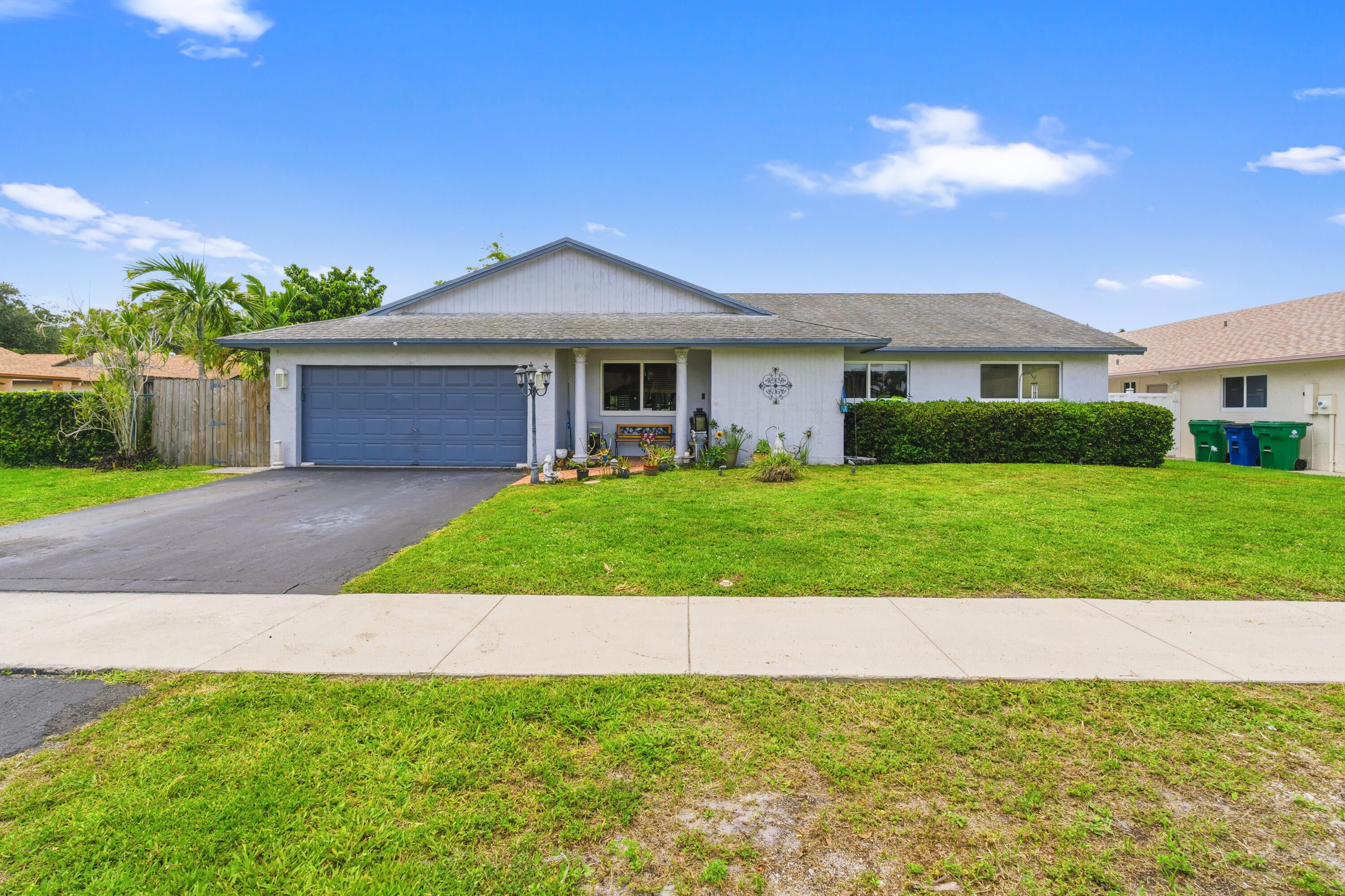 Foto de propiedad en 11951 SW 51st Street, Cooper City, FL 33330 Cooper City con MLS# 