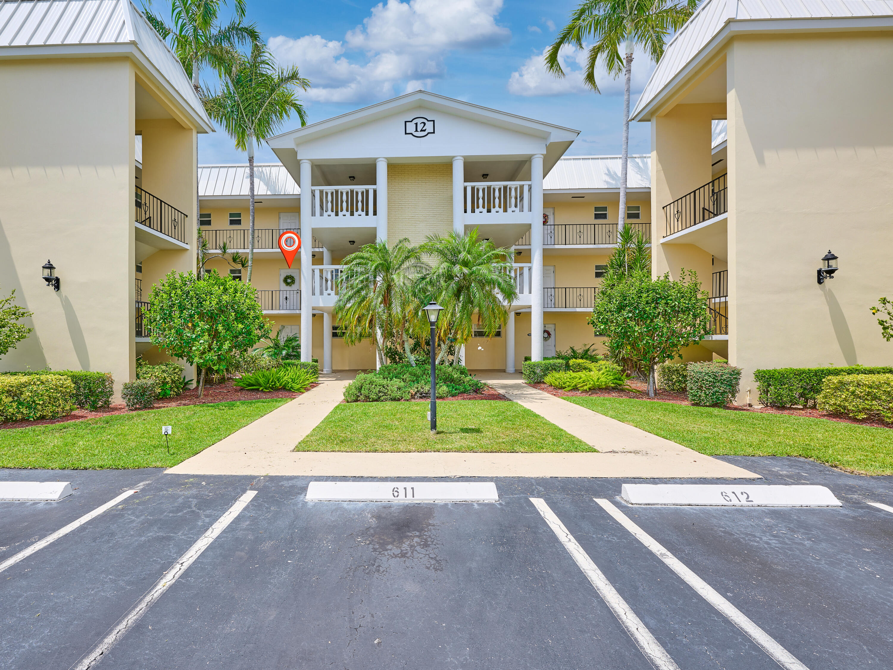 Foto de propiedad en 12 Colonial Club Drive 202, Boynton Beach, FL 33435 Boynton Beach con MLS# 