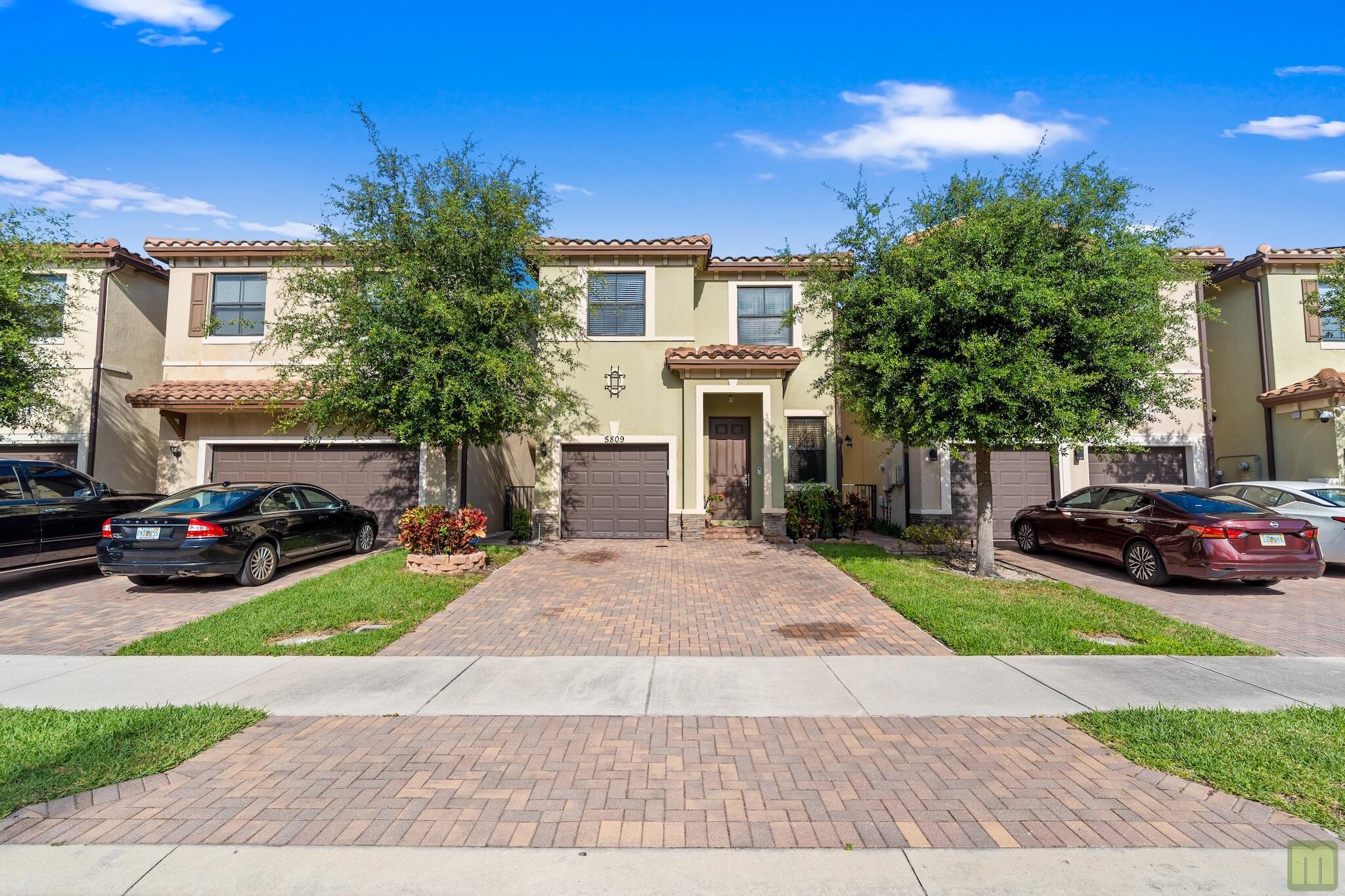 Foto de propiedad en 5809 NW 46th Lane, Tamarac, FL 33319 Tamarac con MLS# 