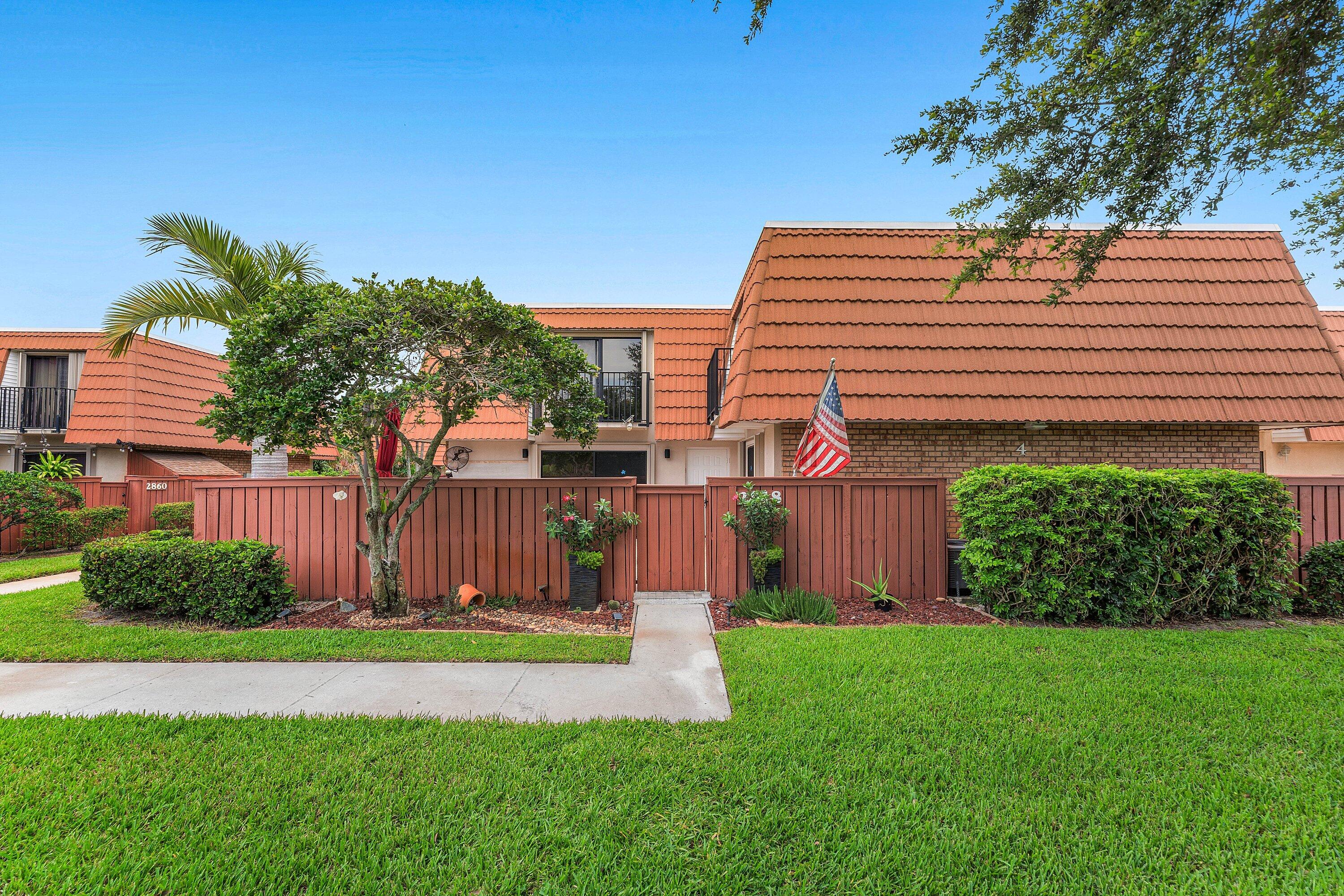 Foto de propiedad en 2818 Waterford Drive N, Deerfield Beach, FL 33442 Deerfield Beach con MLS# 
