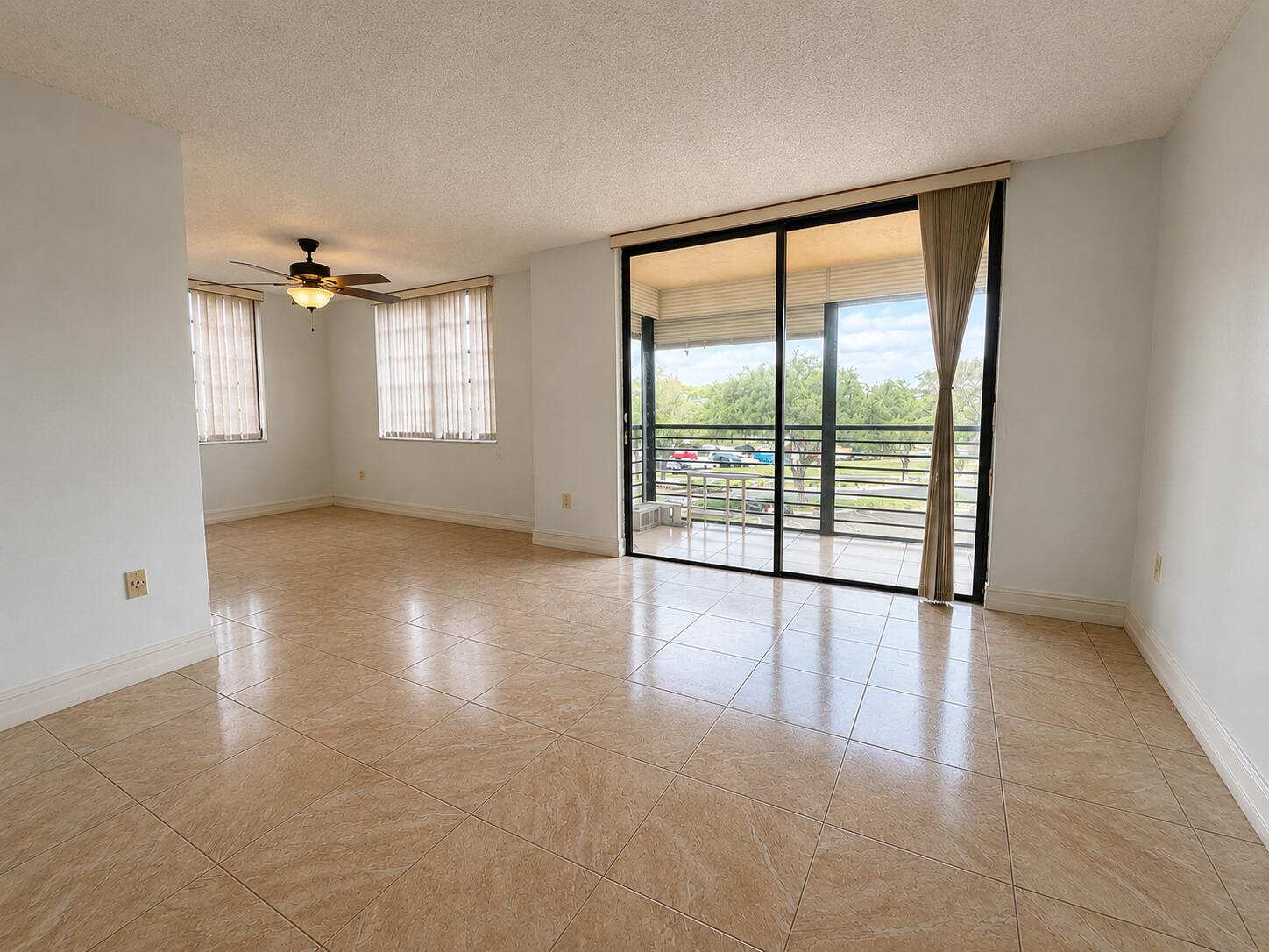 Foto de propiedad en 1000 Colony Point Circle 315, Pembroke Pines, FL 33026 Pembroke Pines con MLS# 