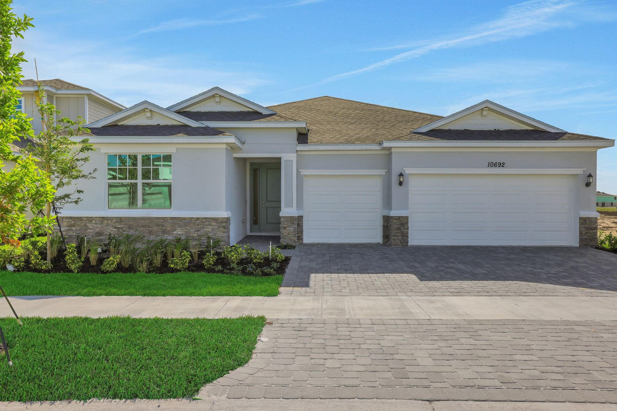 Foto de propiedad en 10717 NW Suncrest Lp, Port St. Lucie, FL 34987 Port St. Lucie con MLS# 