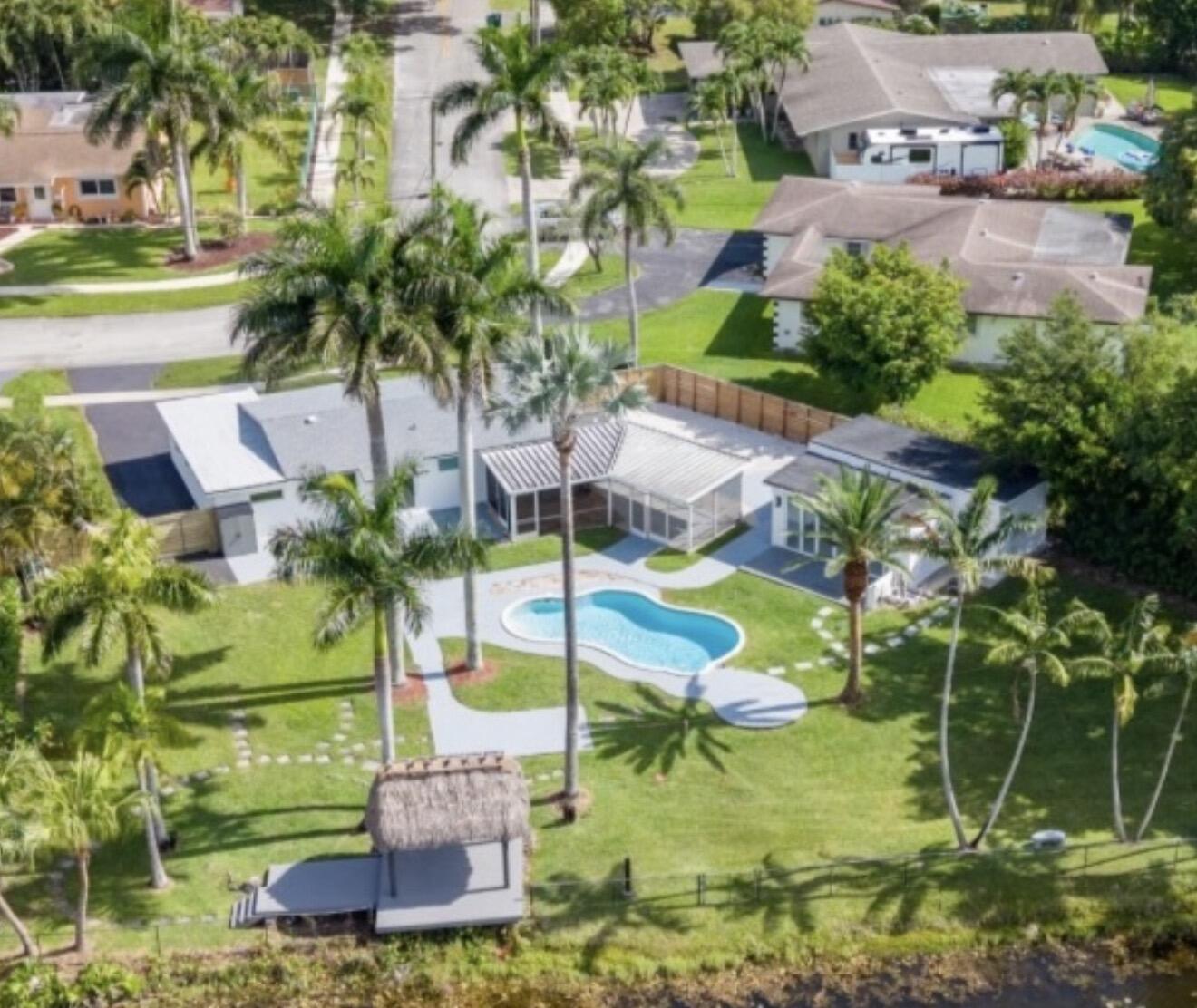 Foto de propiedad en 8946 SW 52nd Court, Cooper City, FL 33328 Cooper City con MLS# 