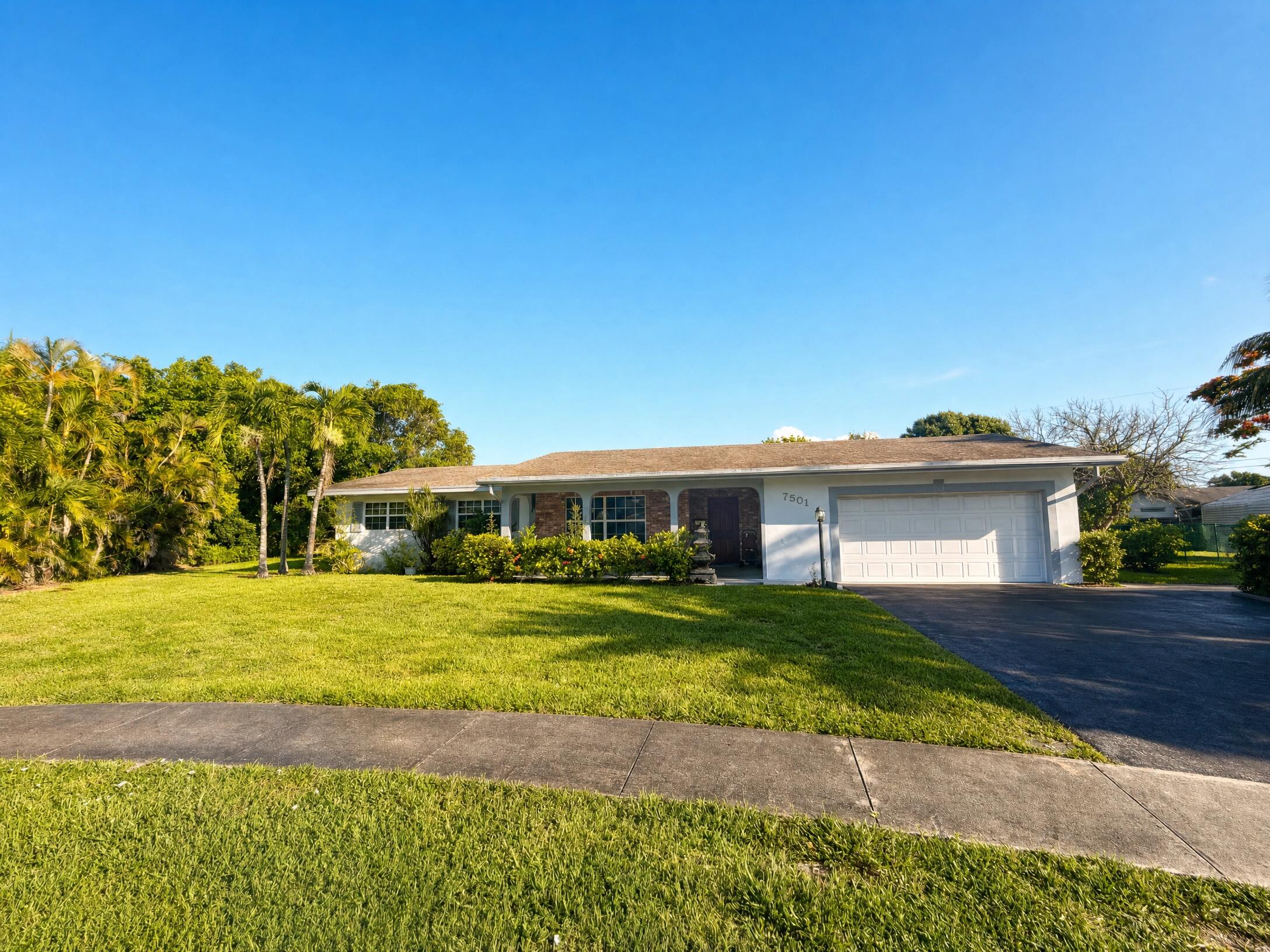 Foto de propiedad en 7501 NW 6th Street, Plantation, FL 33317 Plantation con MLS# 