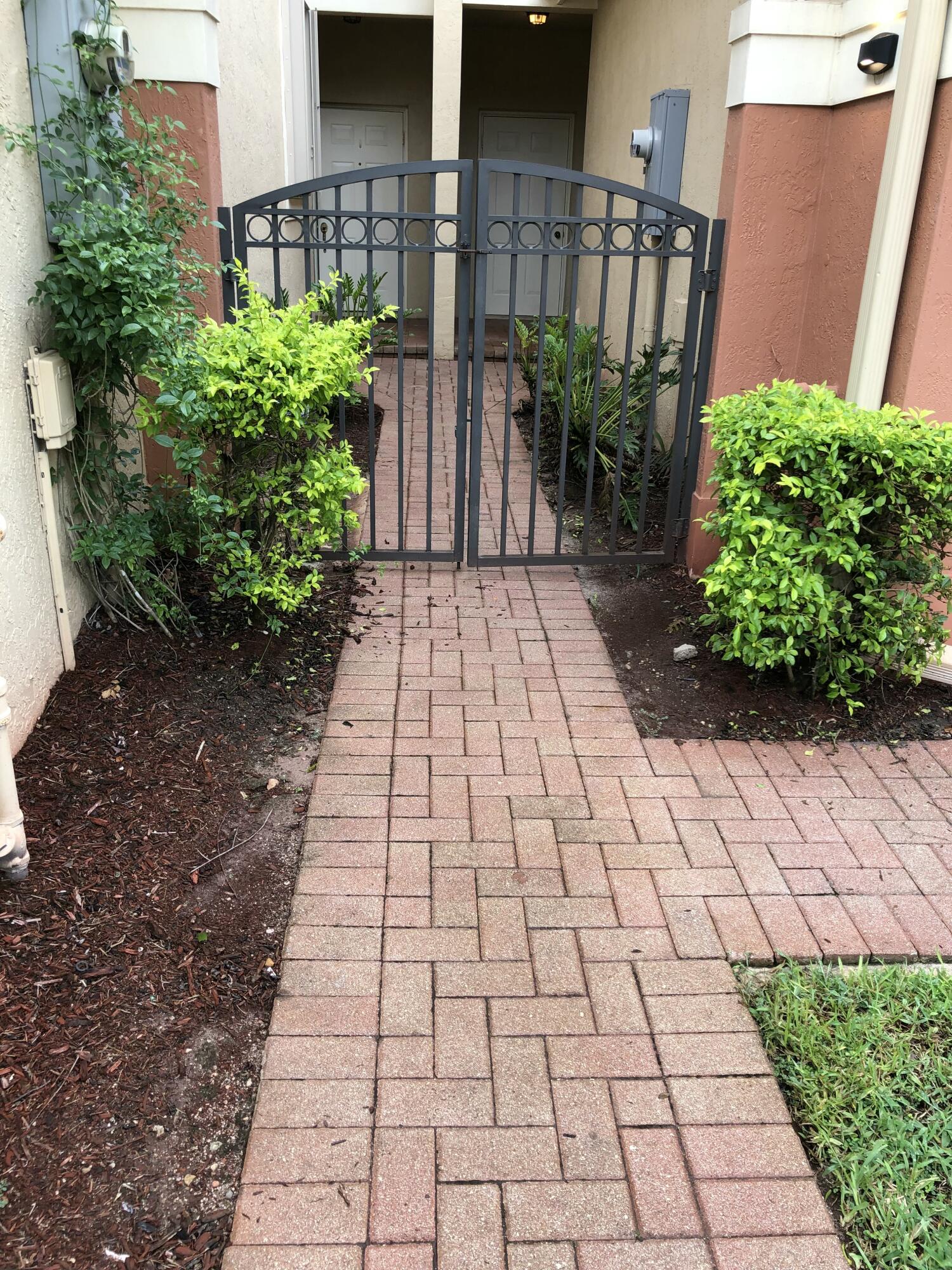 Foto de propiedad en 4310 Vineyard Circle 4310, Weston, FL 33332 Weston con MLS# 