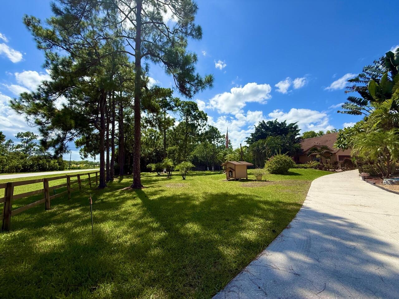 Foto de propiedad en 14765 Northlake Boulevard, The Acreage, FL 33412 The Acreage con MLS# 