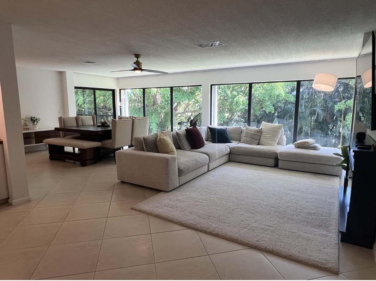 Foto de propiedad en 1639 Embassy Drive 202, West Palm Beach, FL 33401 West Palm Beach con MLS# 