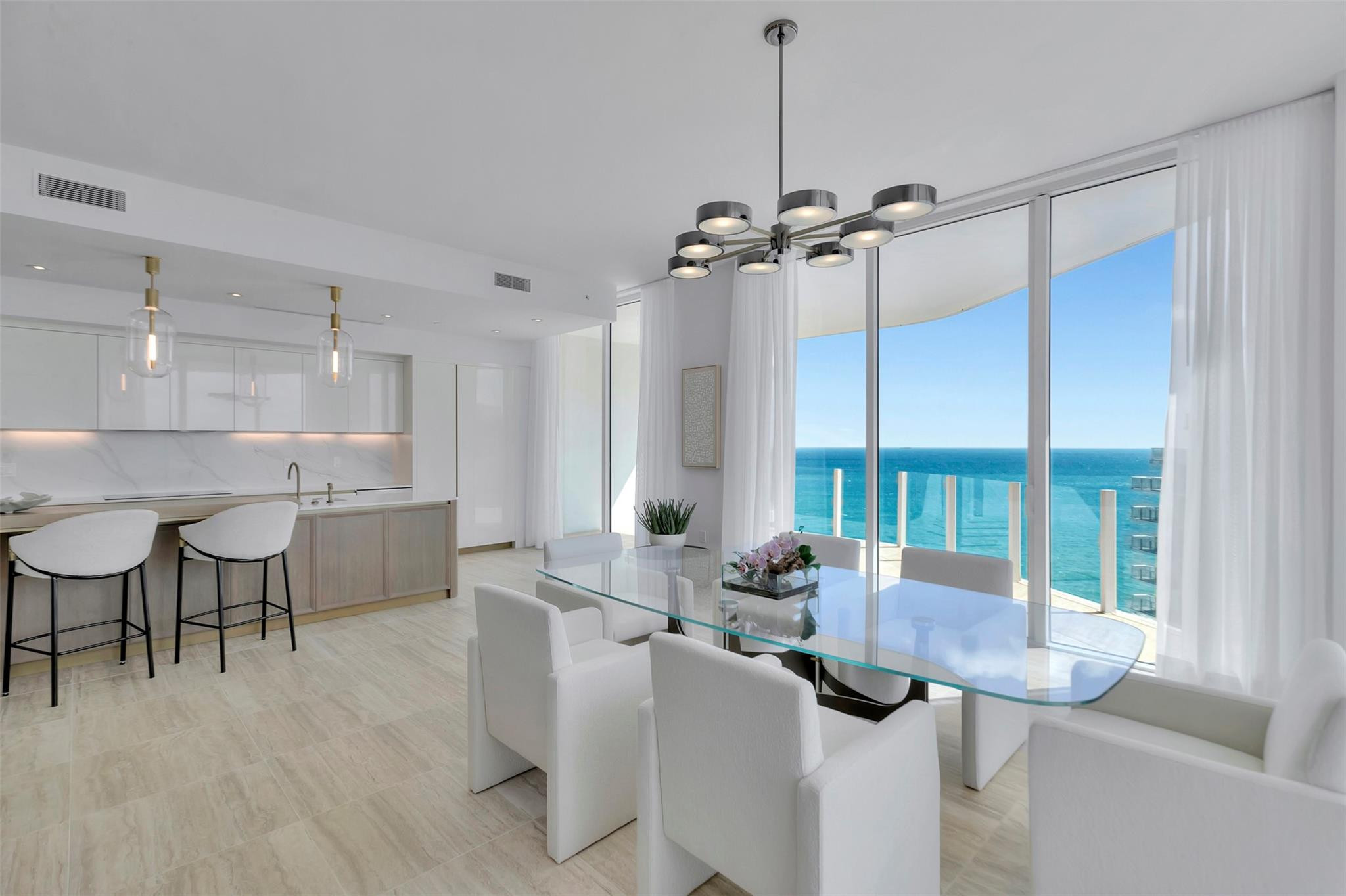 Foto de propiedad en 525 N Fort Lauderdale Beach Boulevard 1903, Fort Lauderdale, FL 33304 Fort Lauderdale con MLS# 