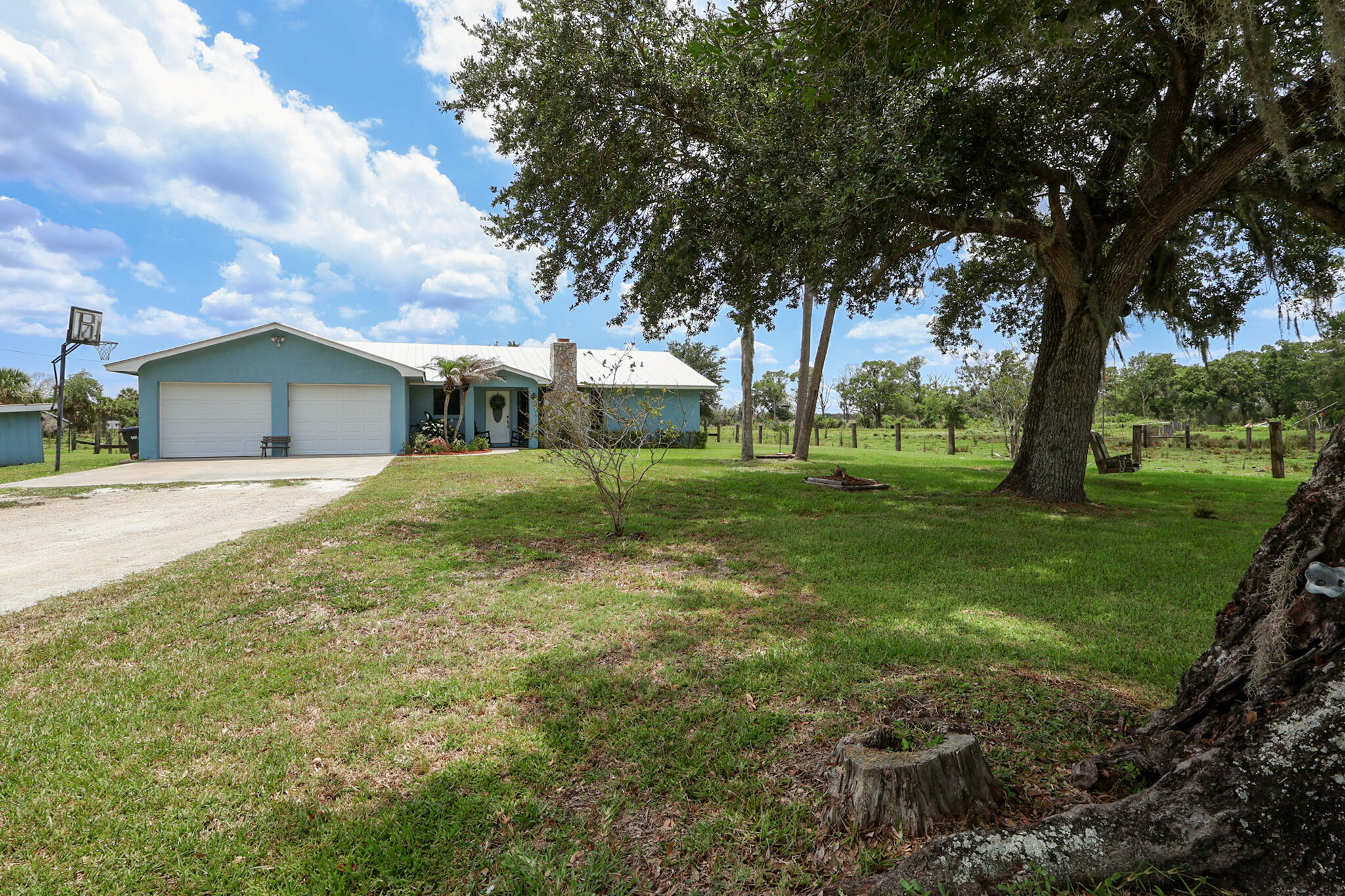 Foto de propiedad en 860 NW 141st Street, Okeechobee, FL 34972 Okeechobee con MLS# 