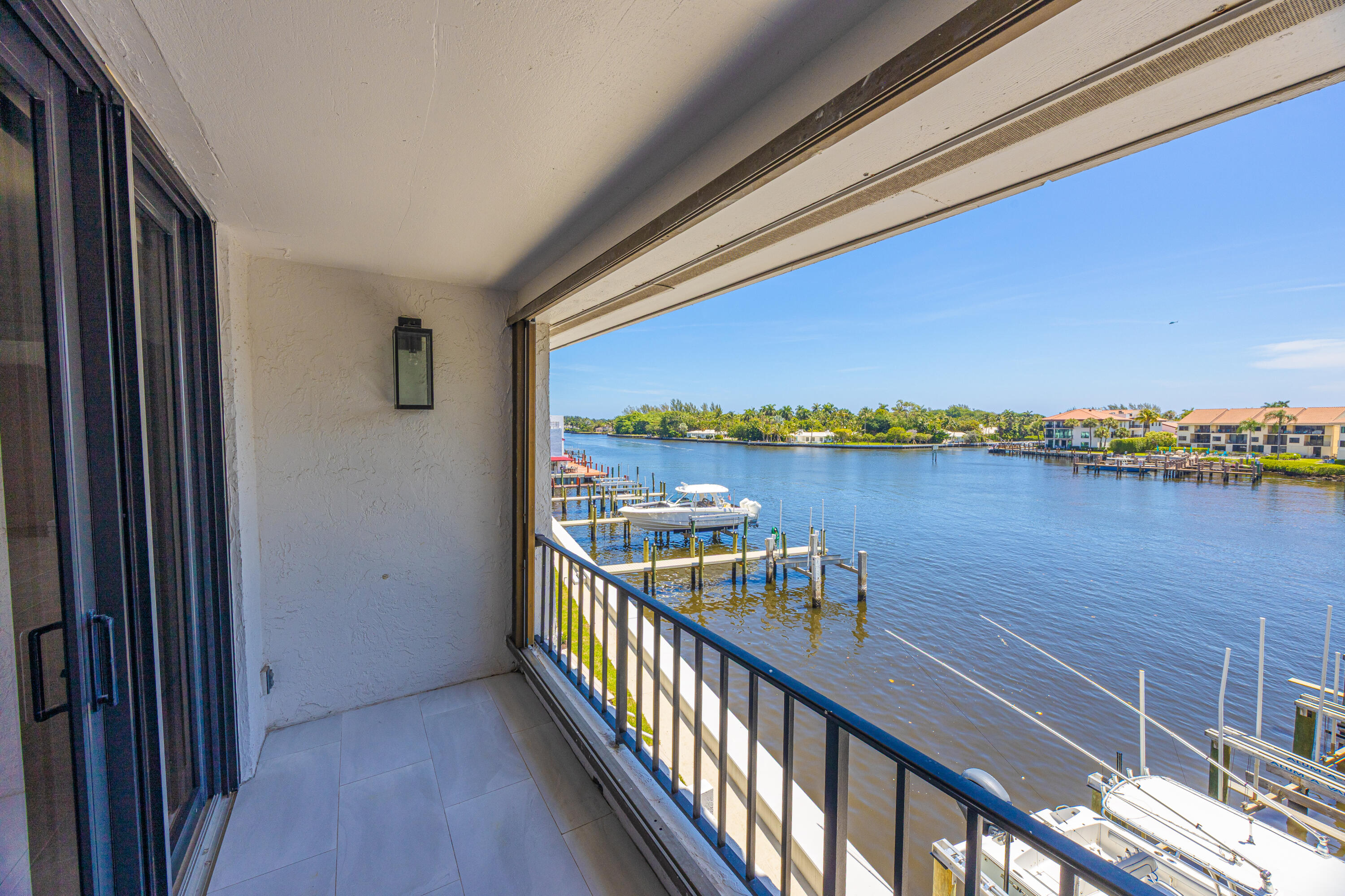 Foto de propiedad en 801 Palm Trail 9, Delray Beach, FL 33483 Delray Beach con MLS# 