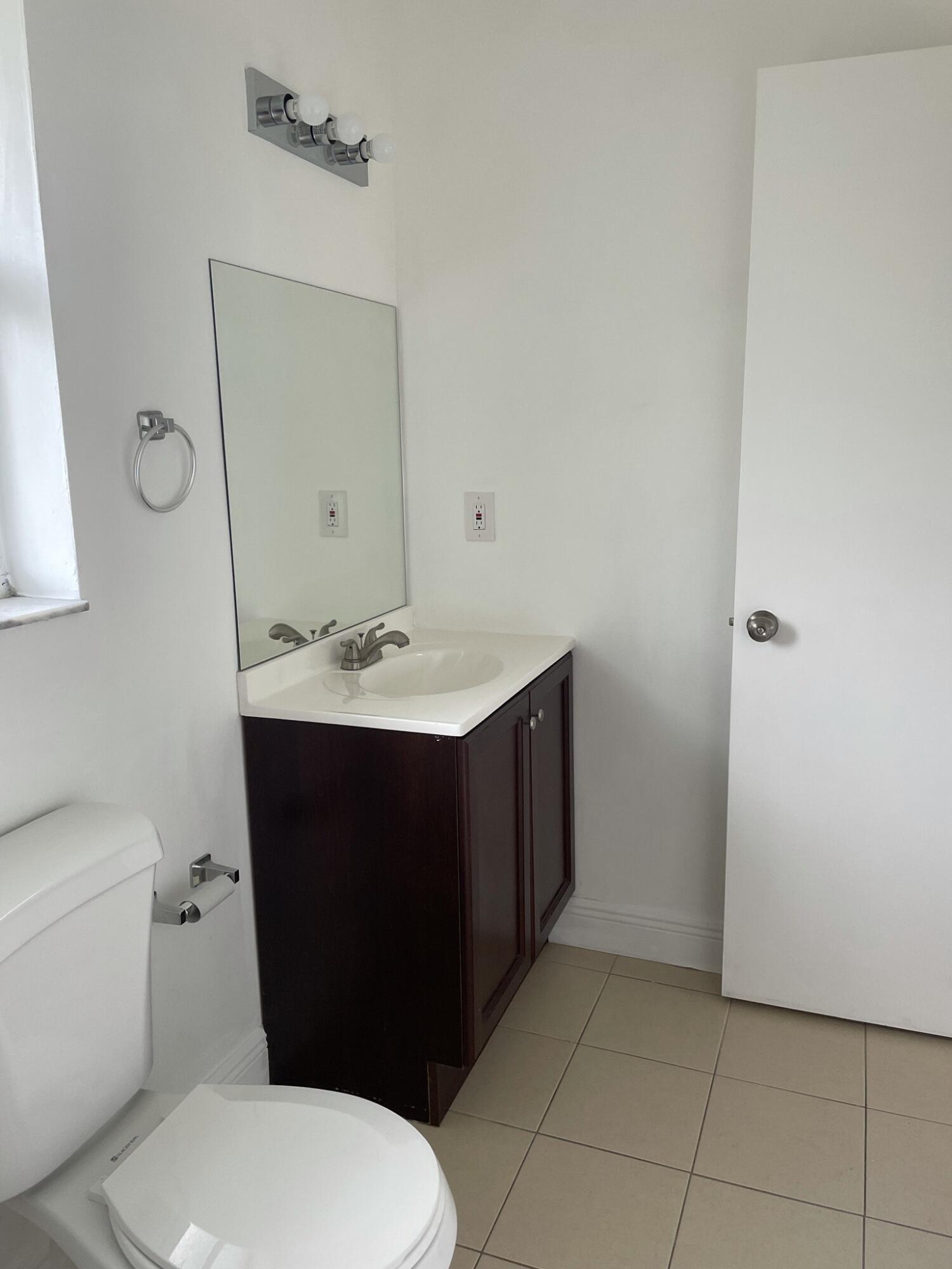Foto de propiedad en 1990 SW 9th Street 1-2, Fort Lauderdale, FL 33312 Fort Lauderdale con MLS# 