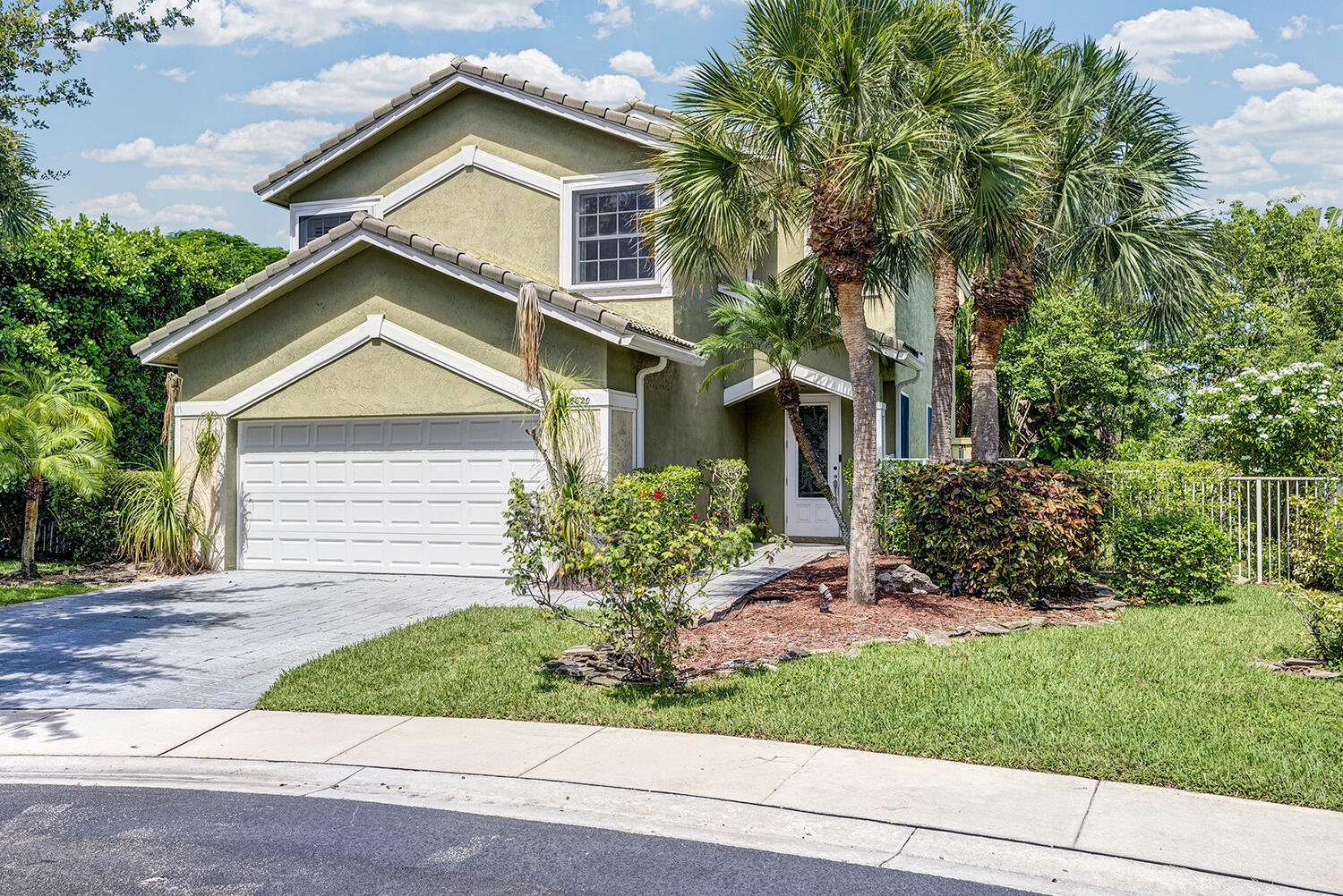 Foto de propiedad en 8020 NW 70th Avenue, Parkland, FL 33067 Parkland con MLS# 