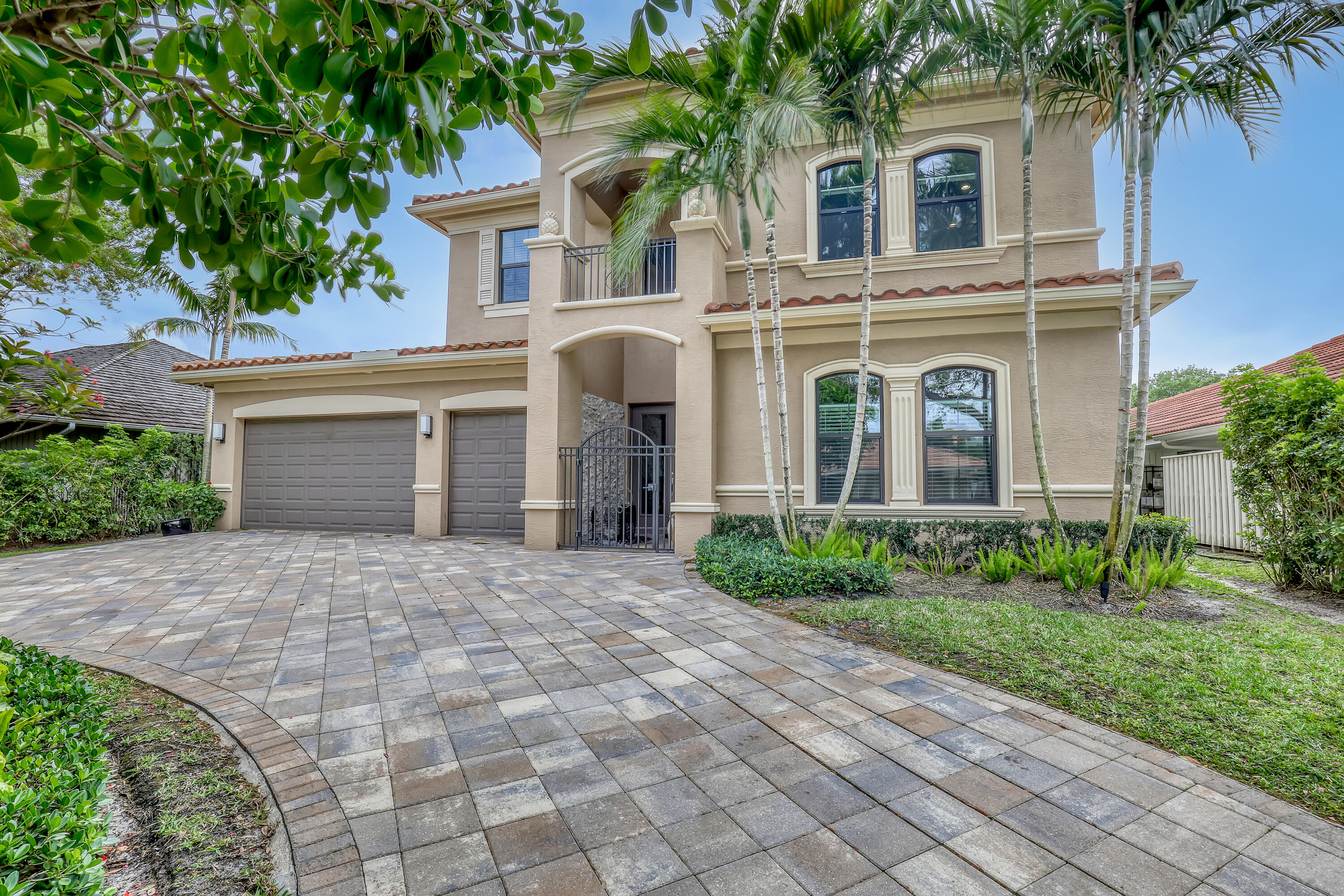 Foto de propiedad en 10 Kintyre Road, Palm Beach Gardens, FL 33418 Palm Beach Gardens con MLS# 