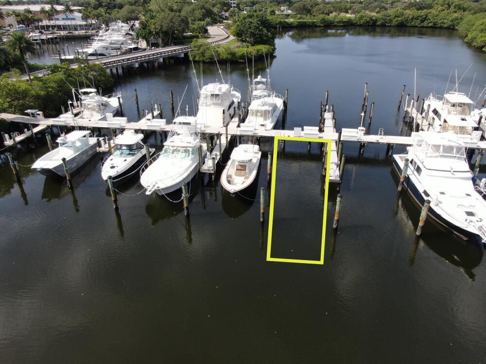 Foto de propiedad en 3232 Casseekey Island Road, Jupiter, FL 33477 Jupiter con MLS# 