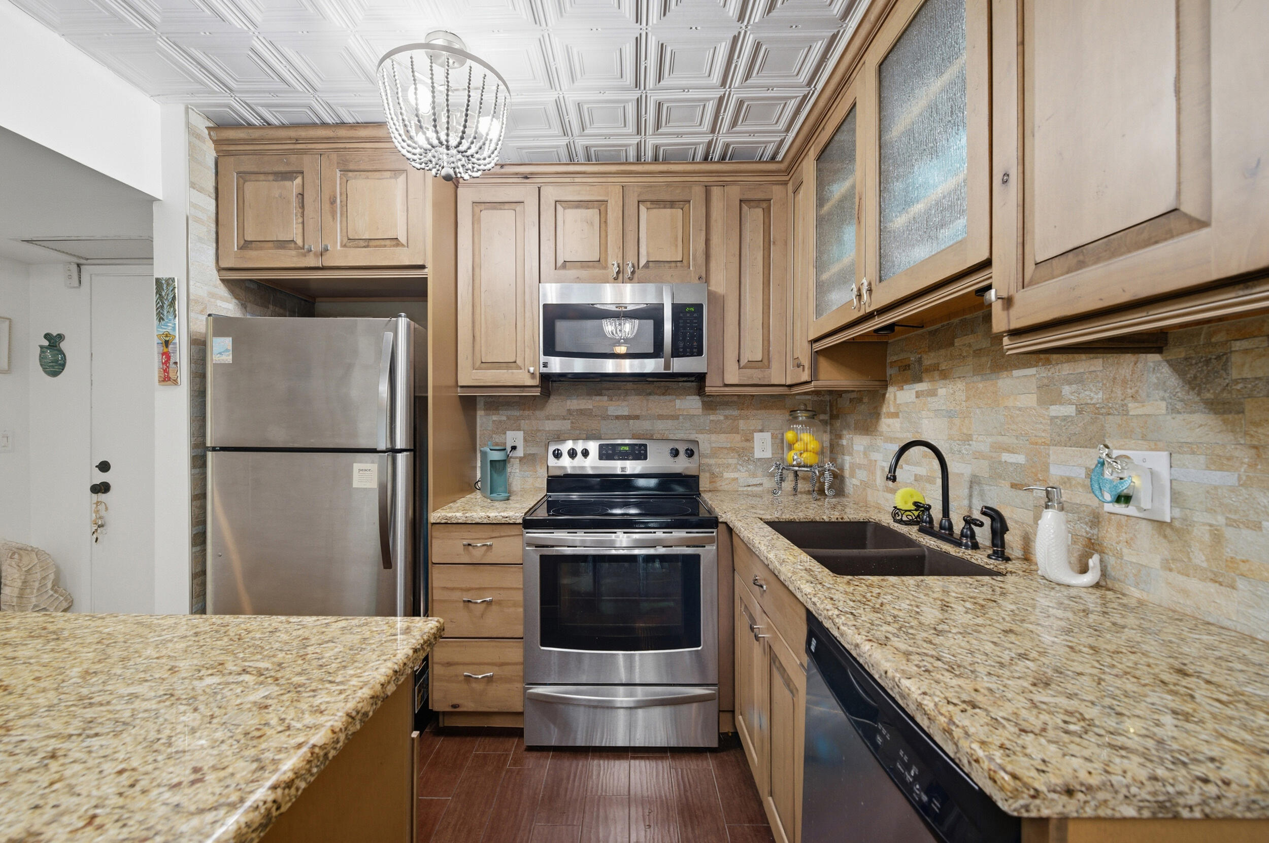 Foto de propiedad en 101 E Mcnab Road 102, Pompano Beach, FL 33060 Pompano Beach con MLS# 
