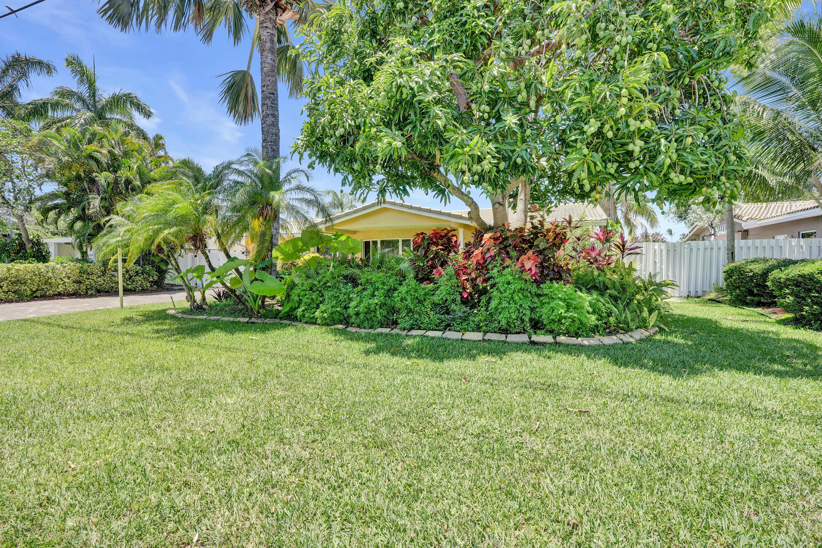 Foto de propiedad en 2265 SE 12th Street, Pompano Beach, FL 33062 Pompano Beach con MLS# 