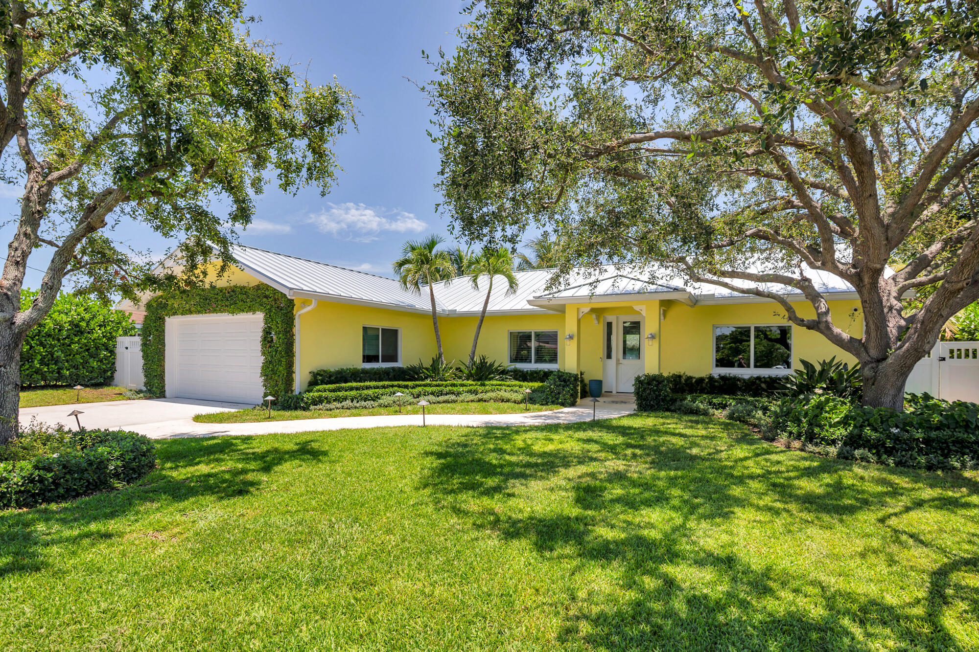 Foto de propiedad en 1140 Lake Clarke Drive, West Palm Beach, FL 33406 West Palm Beach con MLS# 