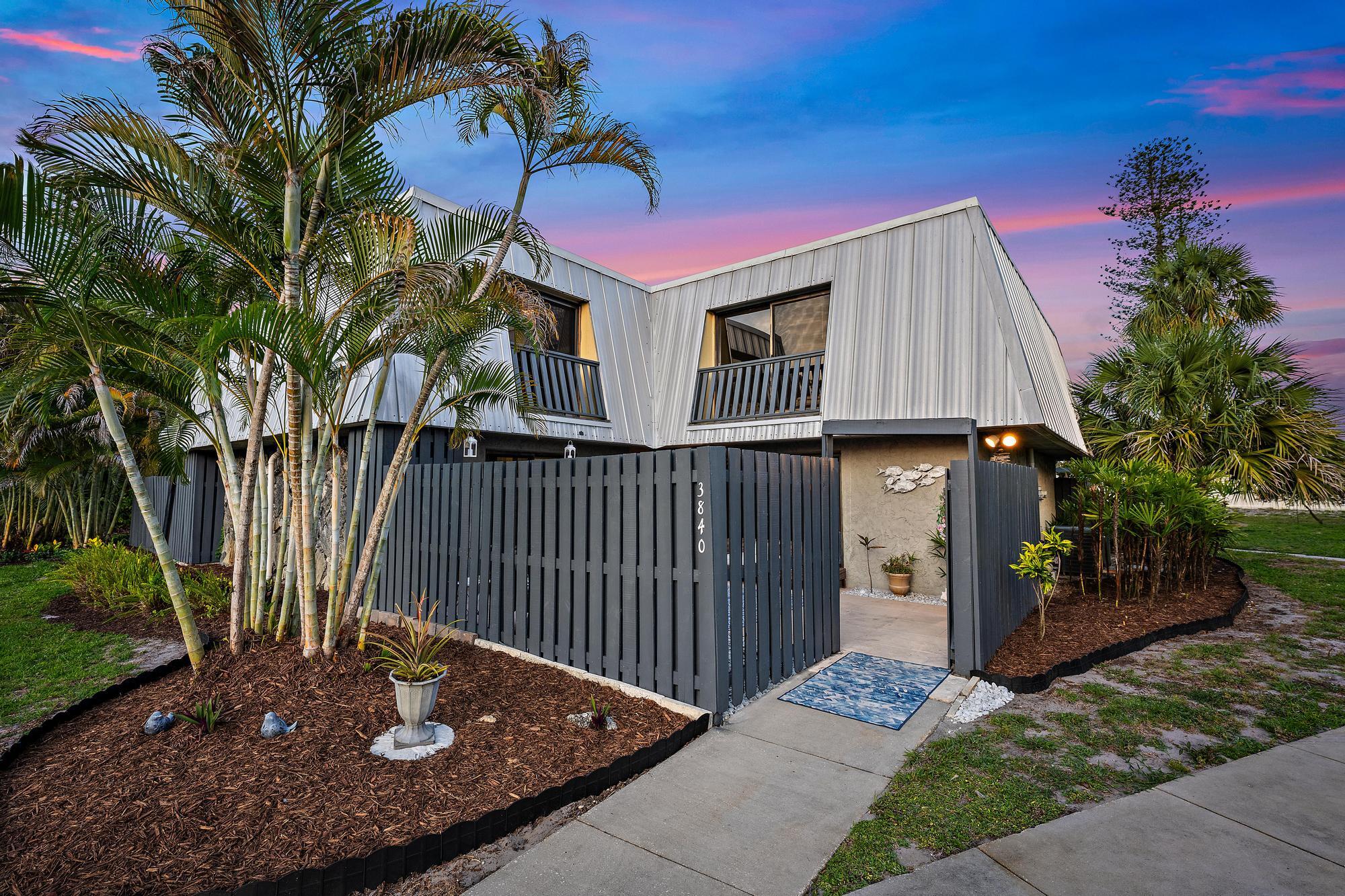 Foto de propiedad en 3840 SE Jefferson Street, Stuart, FL 34997 Stuart con MLS# 