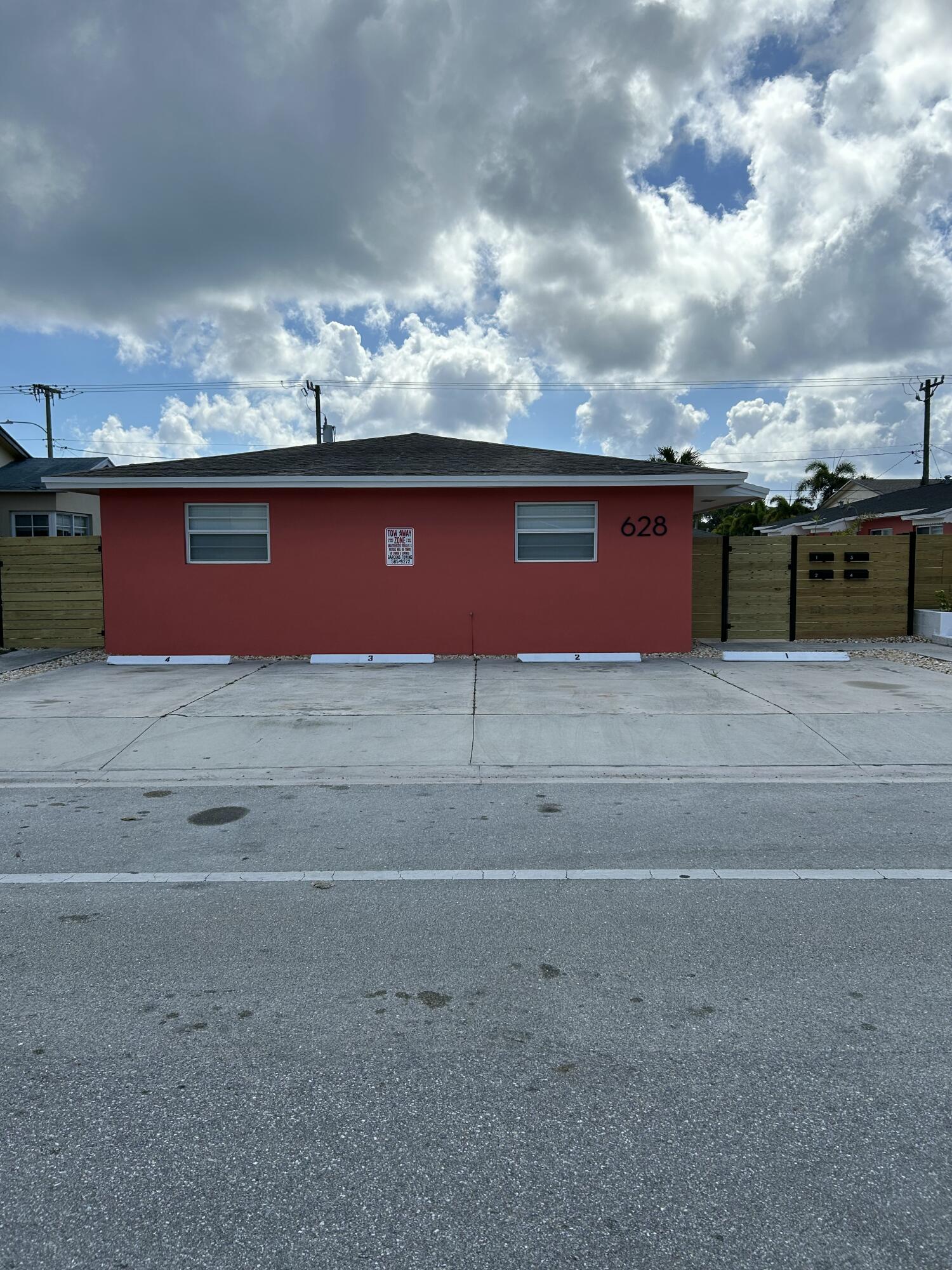 Foto de propiedad en 628 N M Street, Lake Worth Beach, FL 33460 Lake Worth Beach con MLS# 